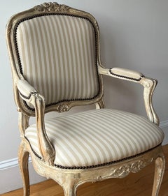 Paire de fauteuils en bergère vintage de style Louis XV
