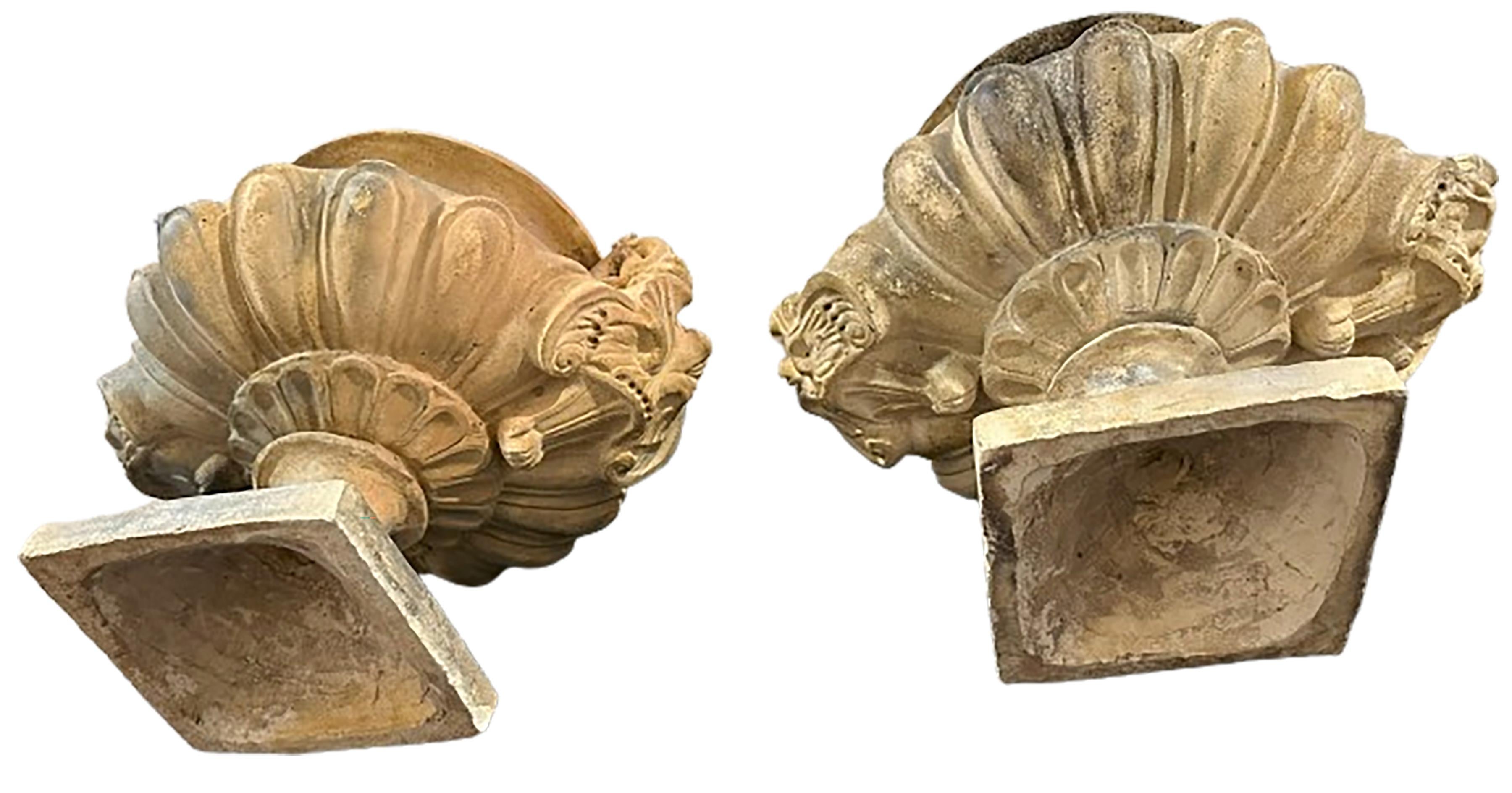 Paar Gartenurnen aus Beton im Louis-XV-Stil im Angebot 2