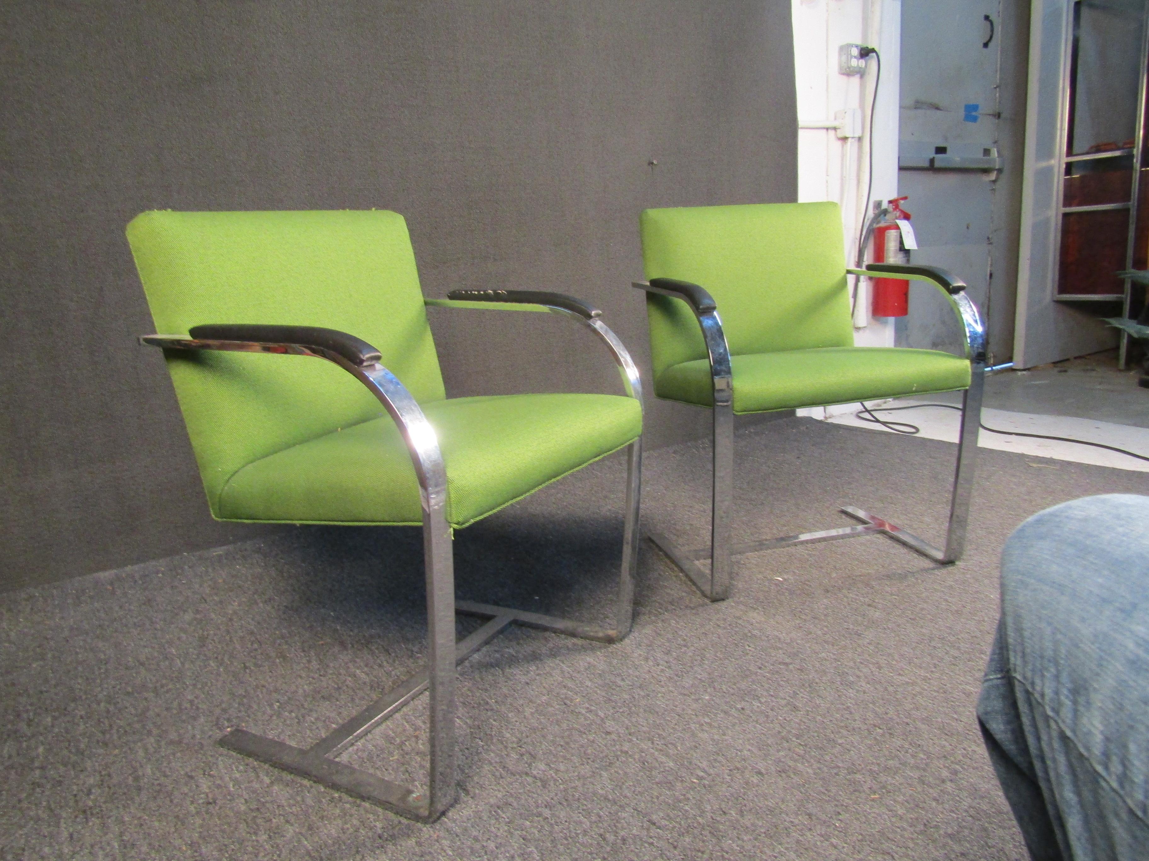 Pair of Vintage Lounge Chairs in Fabric and Chrome In Good Condition In Brooklyn, NY