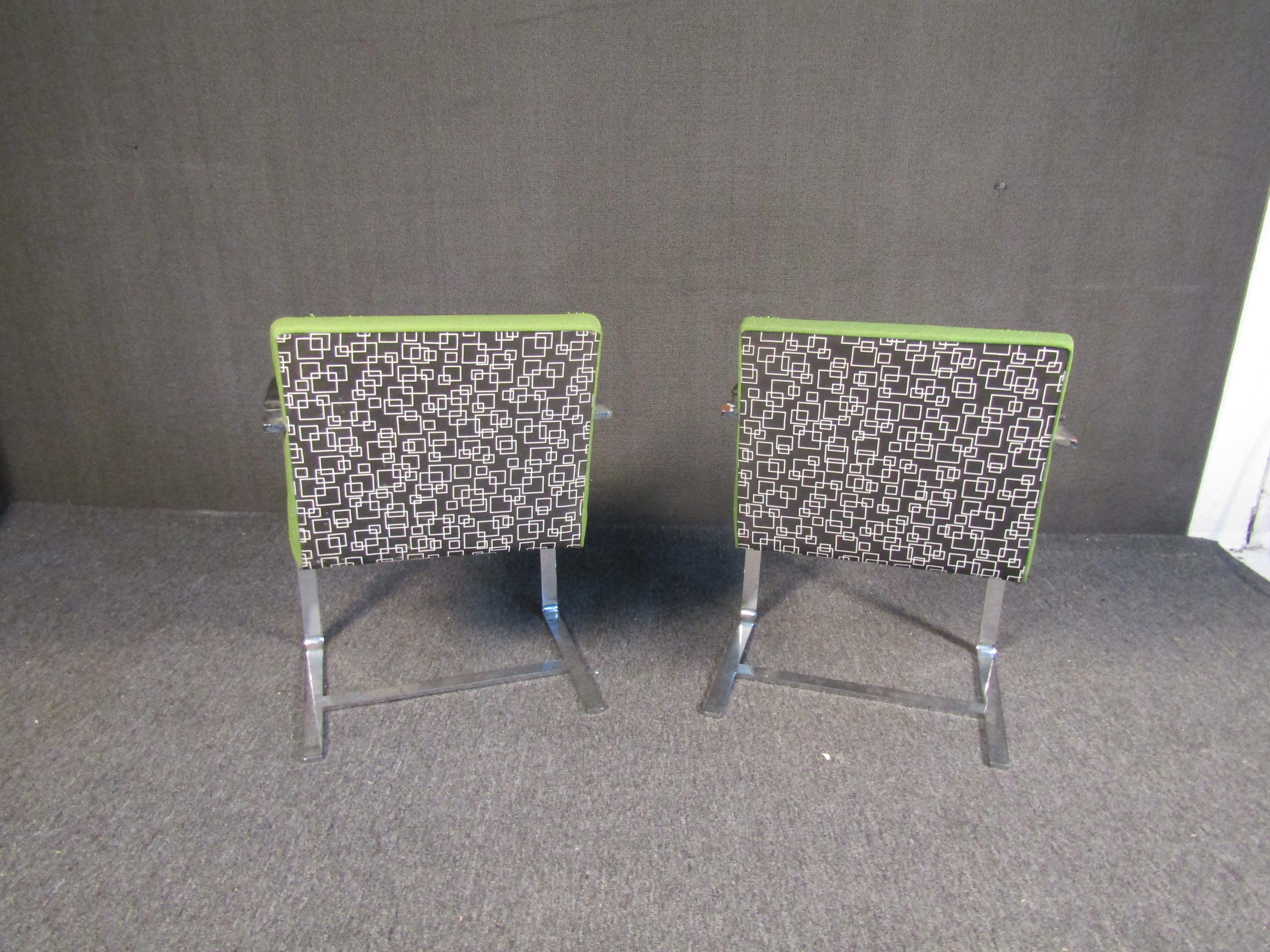 20th Century Pair of Vintage Lounge Chairs in Fabric and Chrome