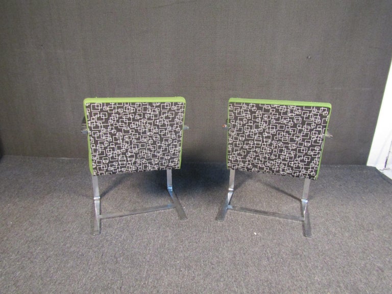 20th Century Pair of Vintage Lounge Chairs in Fabric and Chrome For Sale