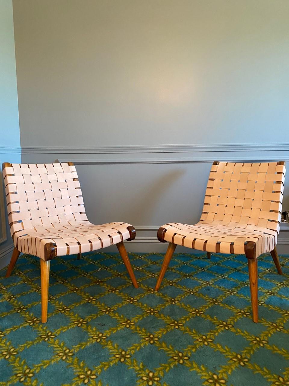 Mid-20th Century Pair of Vintage Lounge Chairs in the Style of Jens Risom