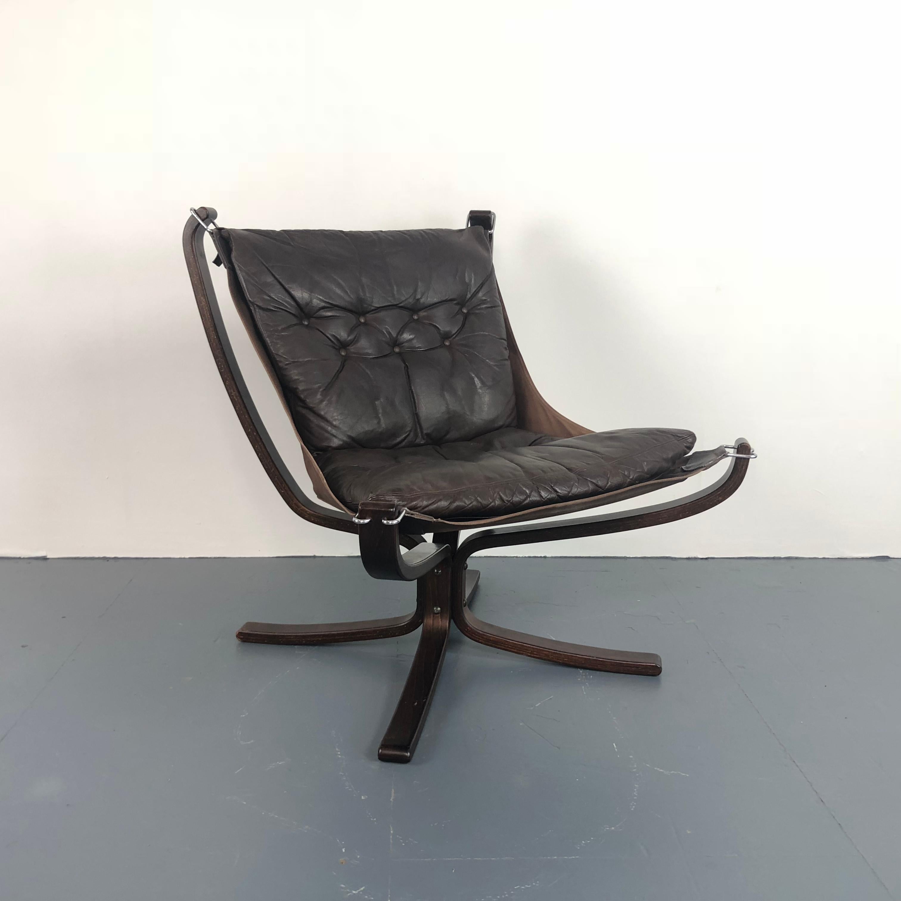 Pair of Vintage Low Back Leather Falcon Chairs Designed by Sigurd Resell For Sale 1