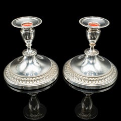 Coppia di candelieri bassi d'epoca, inglesi, placca d'argento, beccuccio per candele, C.1950