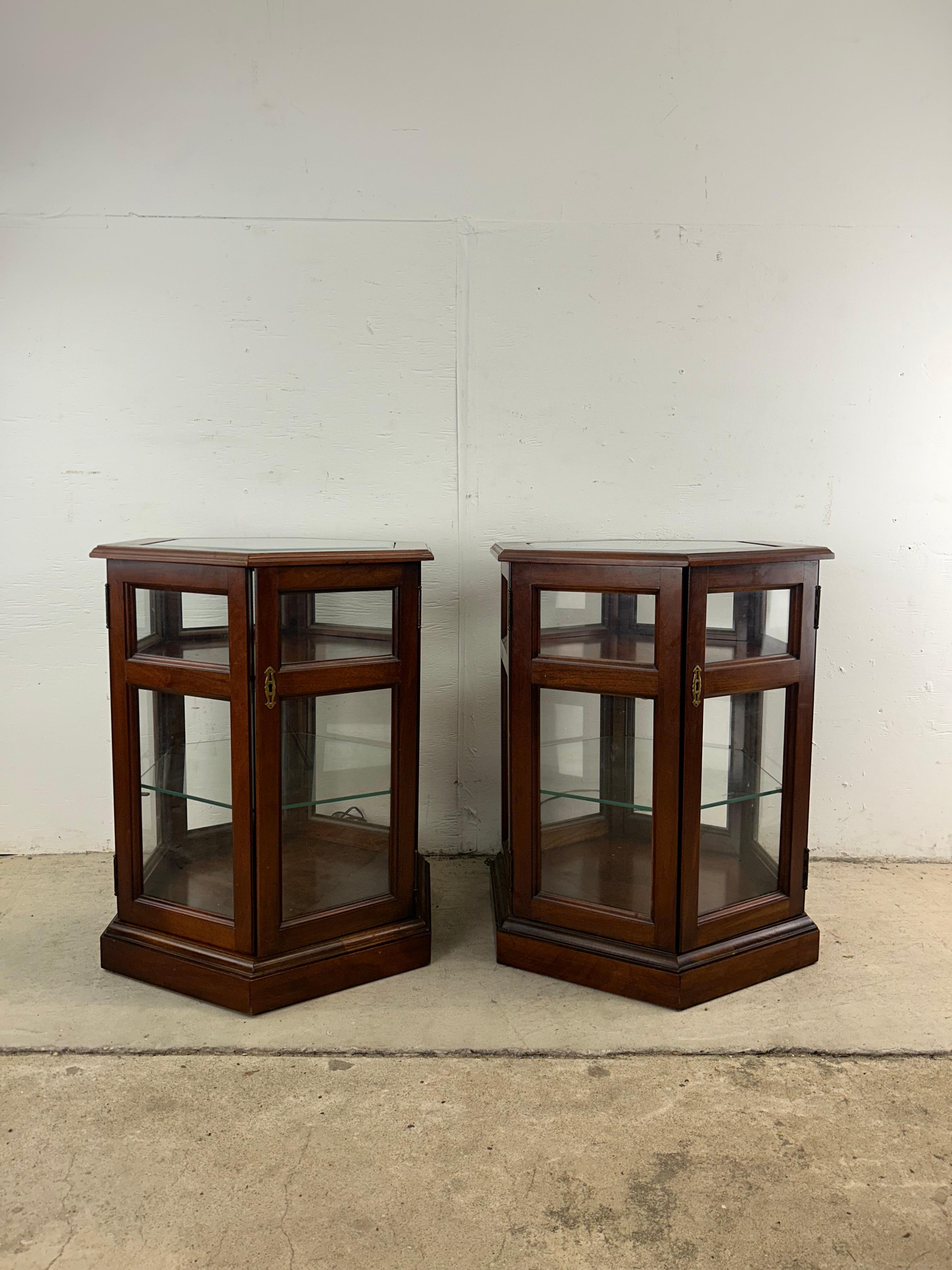 This pair of vintage showcases end tables feature hardwood frame, original mahogany finish, glass doors and shelving, lighted interior with single key for the pair.

Dimensions: 22.25w 19.5d 25h 


Condition notes: Excellent condition. Light surface