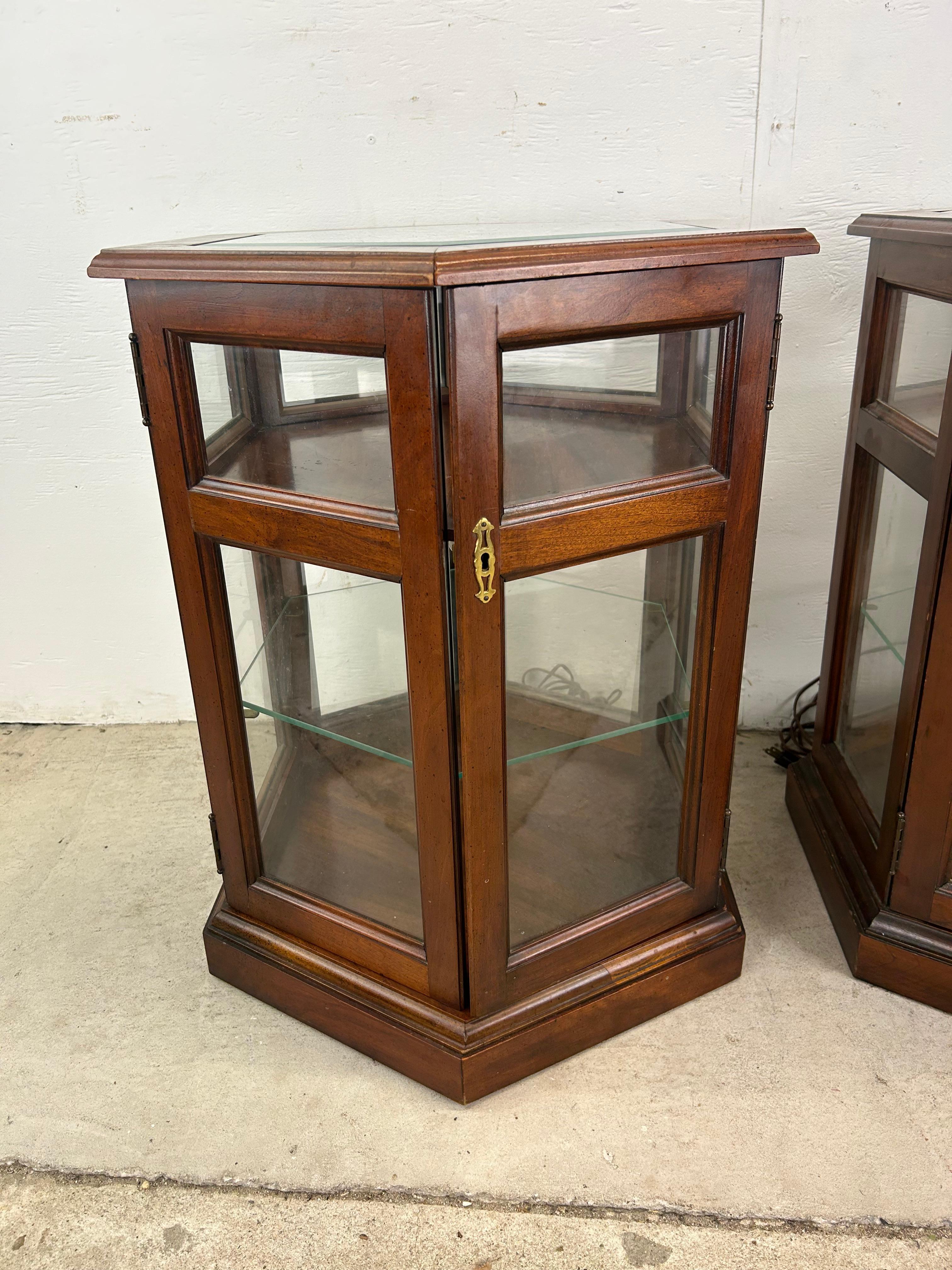 Pair of Vintage Low Lighted Display Cabinets with Lock & Key In Good Condition For Sale In Freehold, NJ