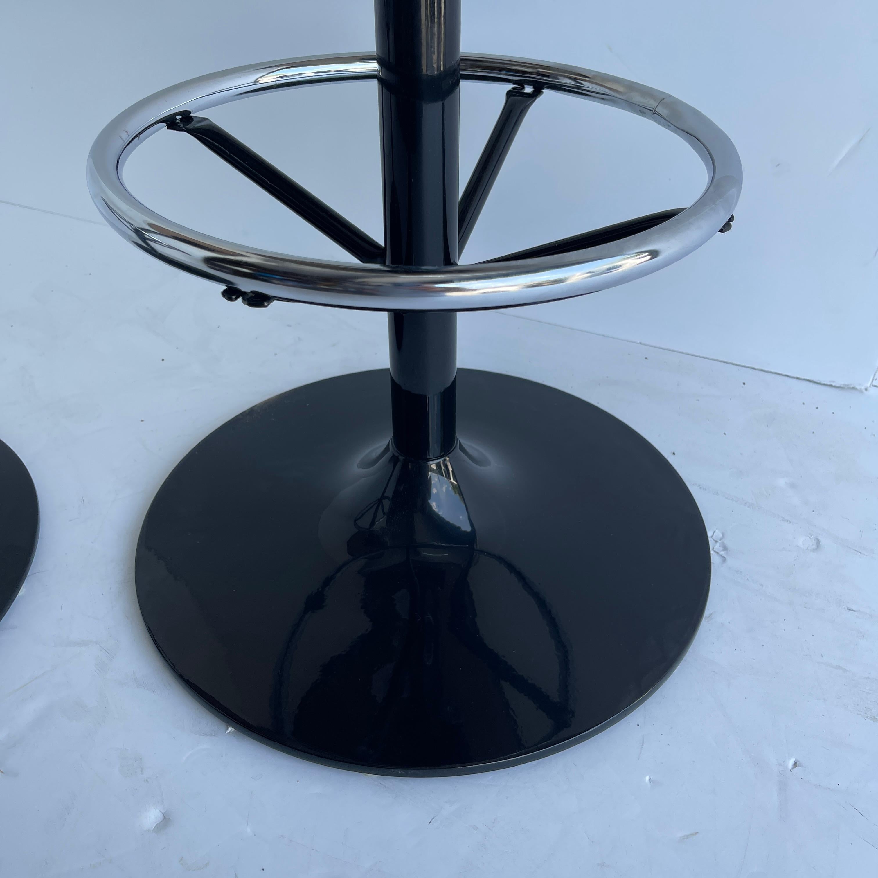 Pair of Vintage Lucite and Black-Painted Swivel Barstools For Sale 2