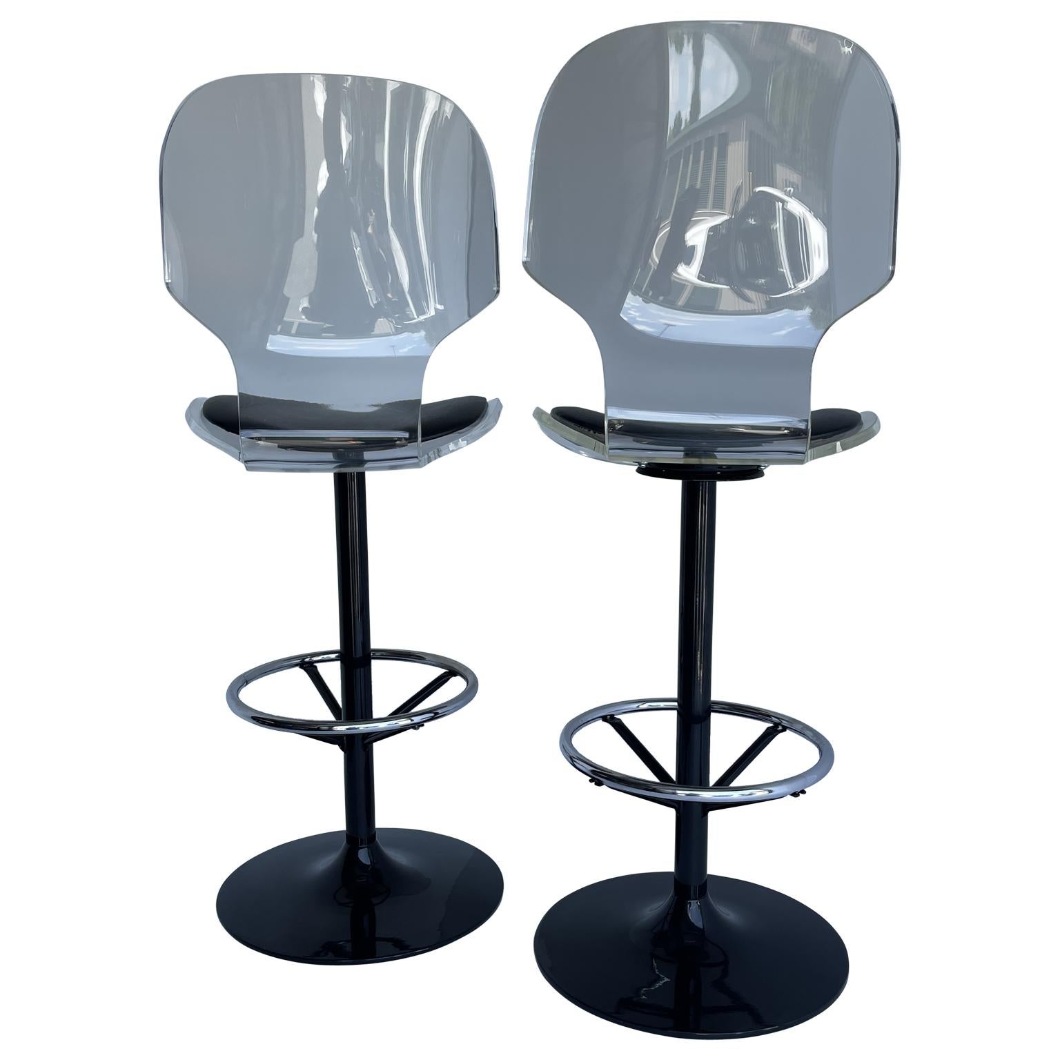 American Pair of Vintage Lucite and Black-Painted Swivel Barstools For Sale