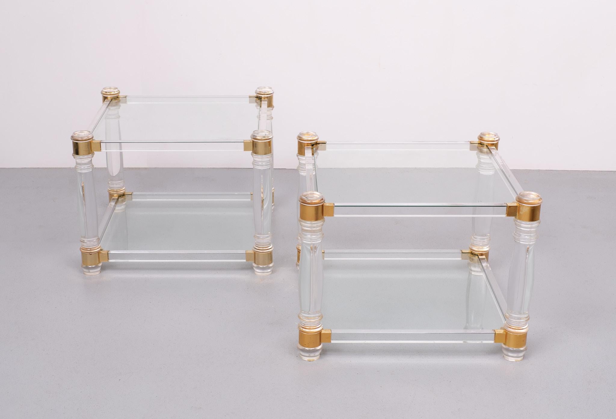 Pair of Vintage Lucite and brass side tables hollywood regency 1980s France  In Good Condition For Sale In Den Haag, NL
