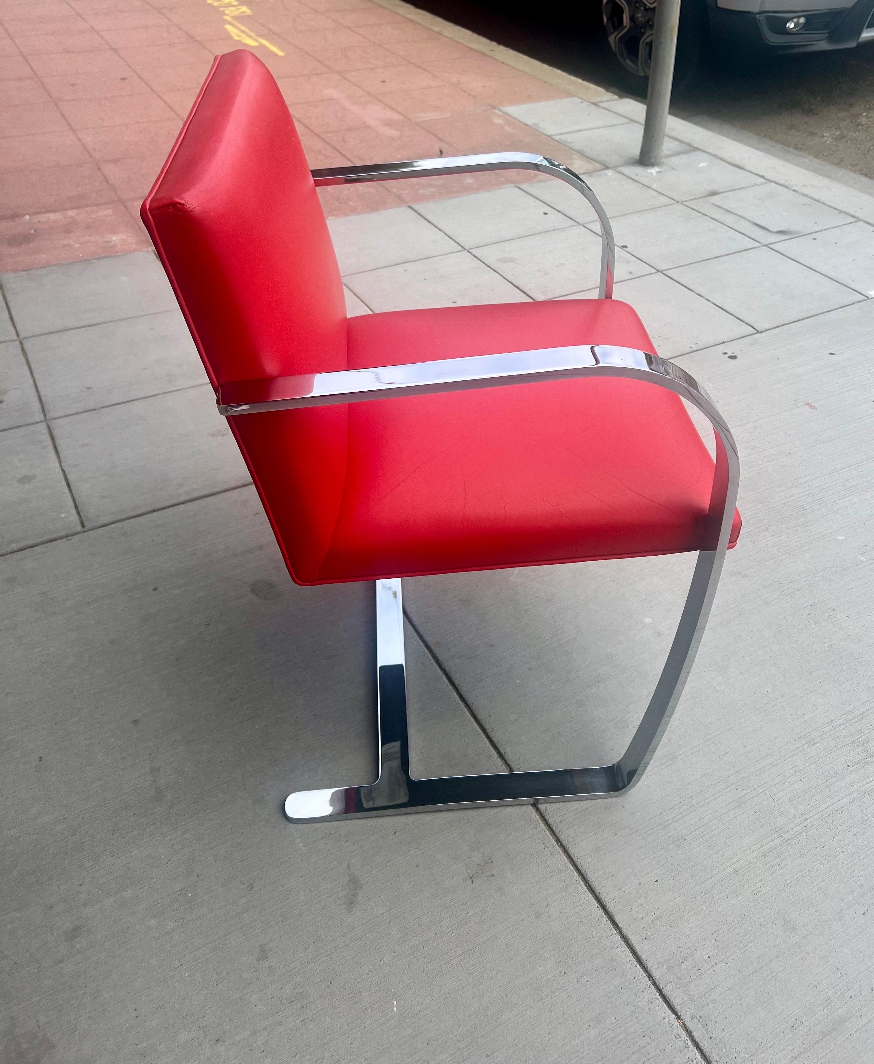 Pair of Vintage Ludwig Mies van der Rohe Flat Bar Brno Chairs For Knoll Leather For Sale 4