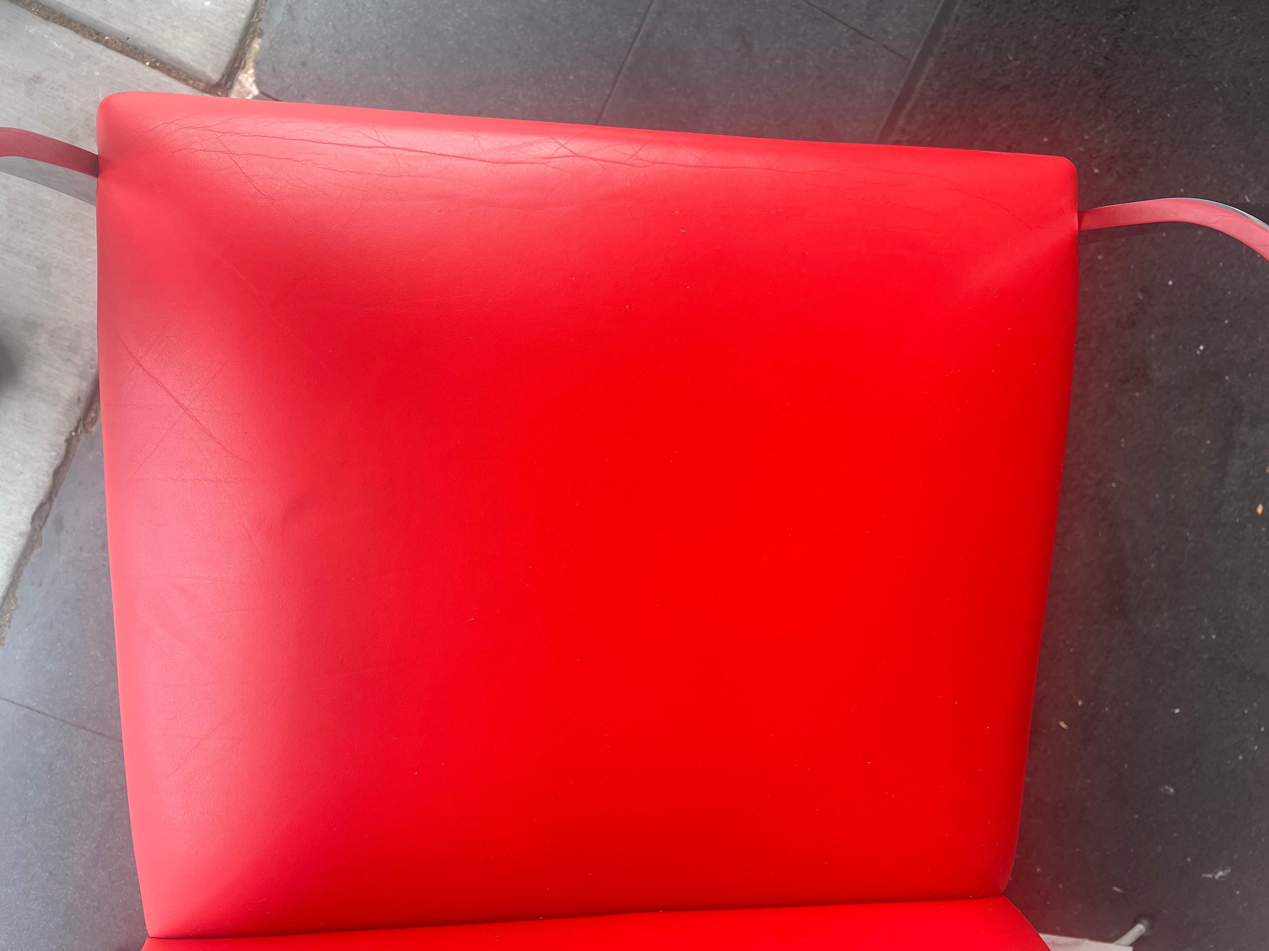 Pair of Vintage Ludwig Mies van der Rohe Flat Bar Brno Chairs For Knoll Leather In Good Condition For Sale In San Diego, CA