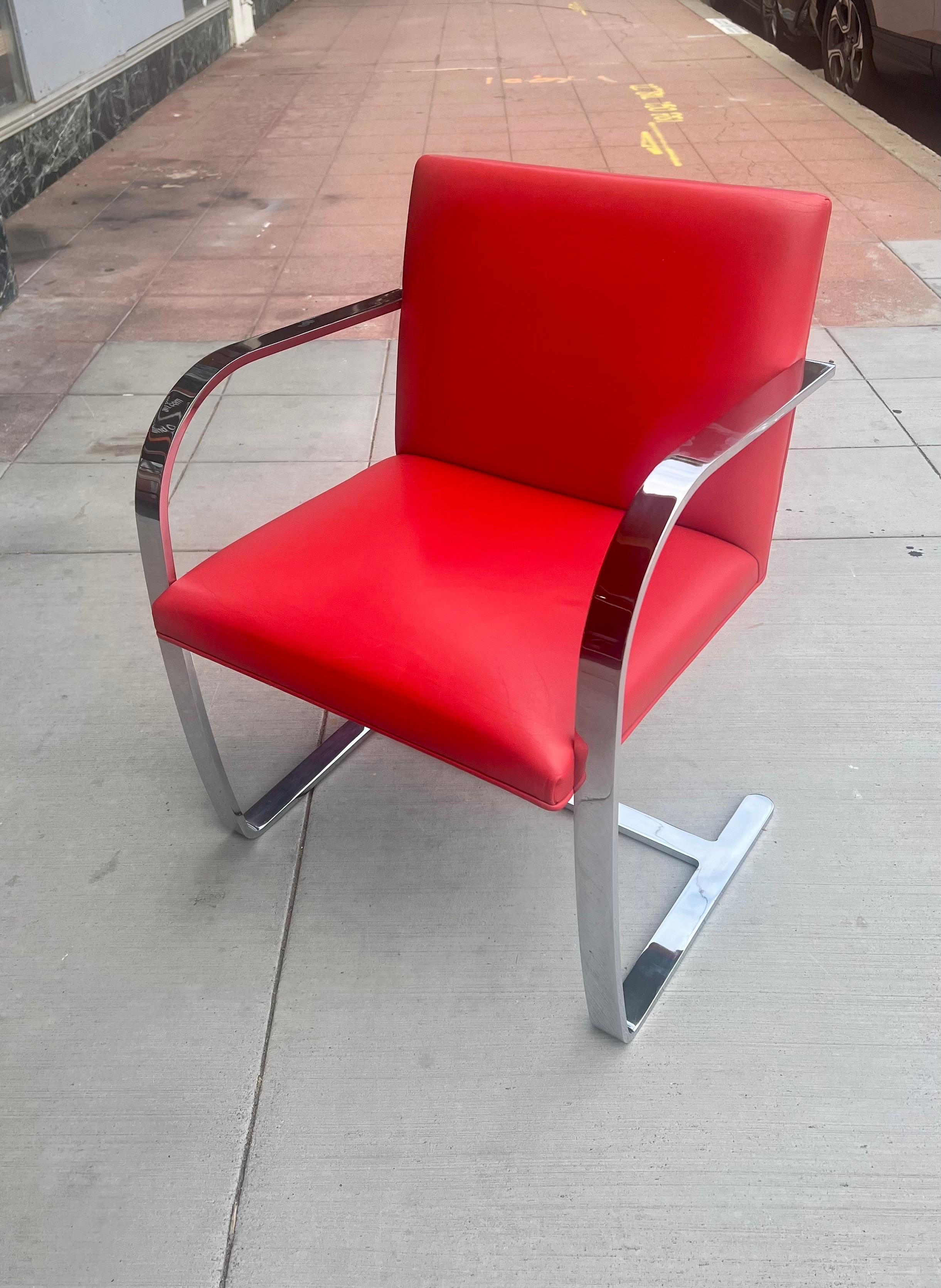 20th Century Pair of Vintage Ludwig Mies van der Rohe Flat Bar Brno Chairs For Knoll Leather For Sale