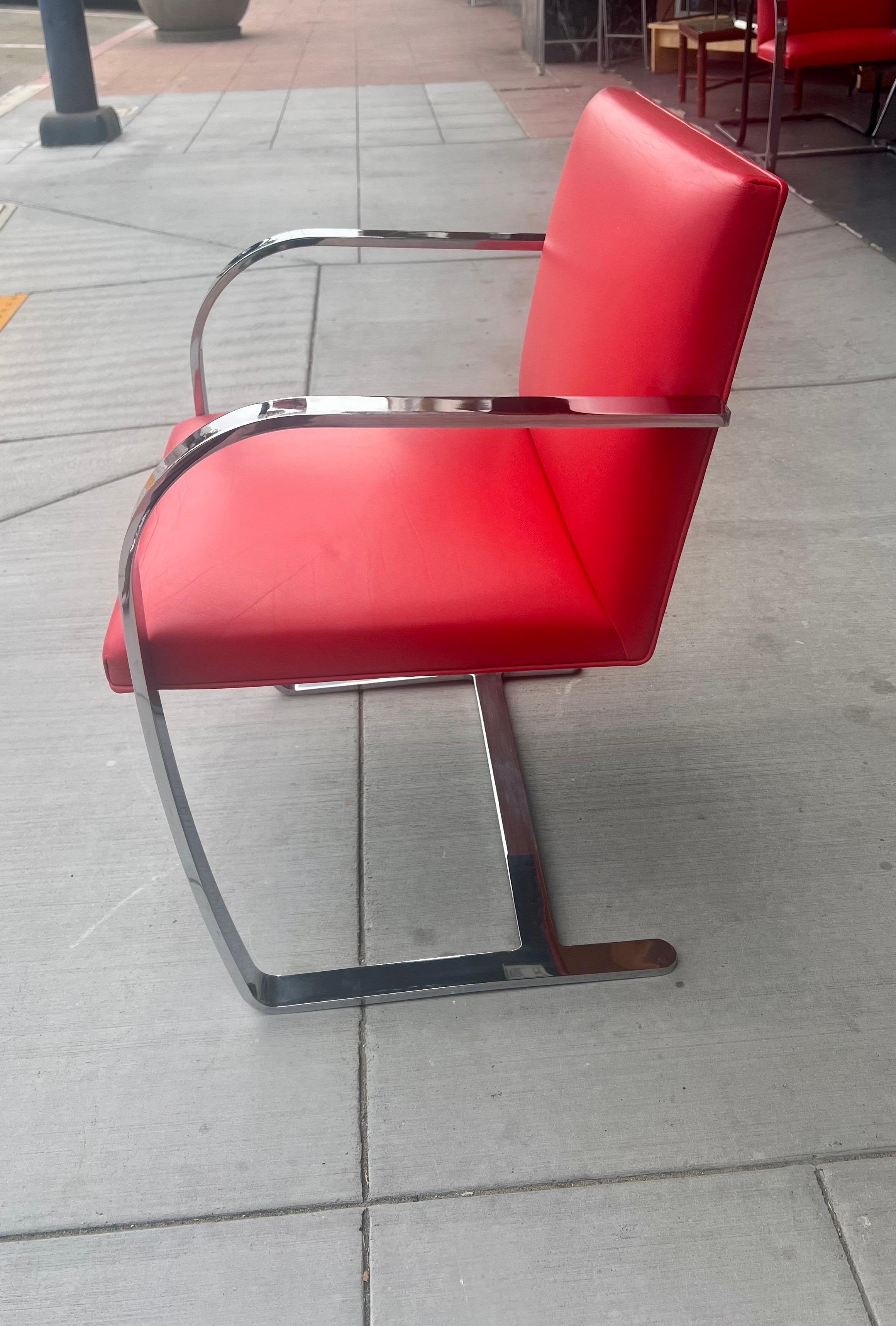 Pair of Vintage Ludwig Mies van der Rohe Flat Bar Brno Chairs For Knoll Leather For Sale 1