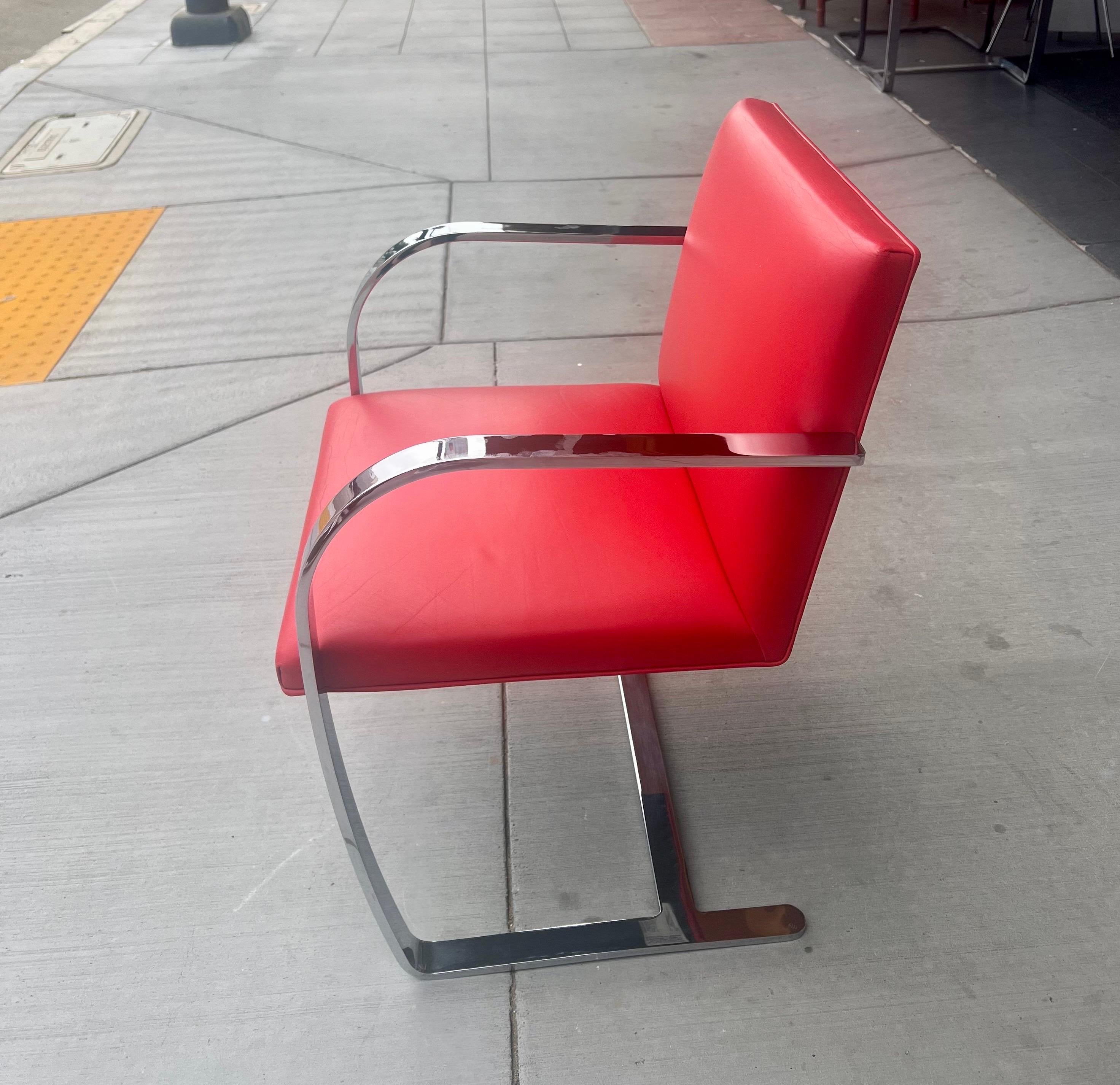 Pair of Vintage Ludwig Mies van der Rohe Flat Bar Brno Chairs For Knoll Leather For Sale 2