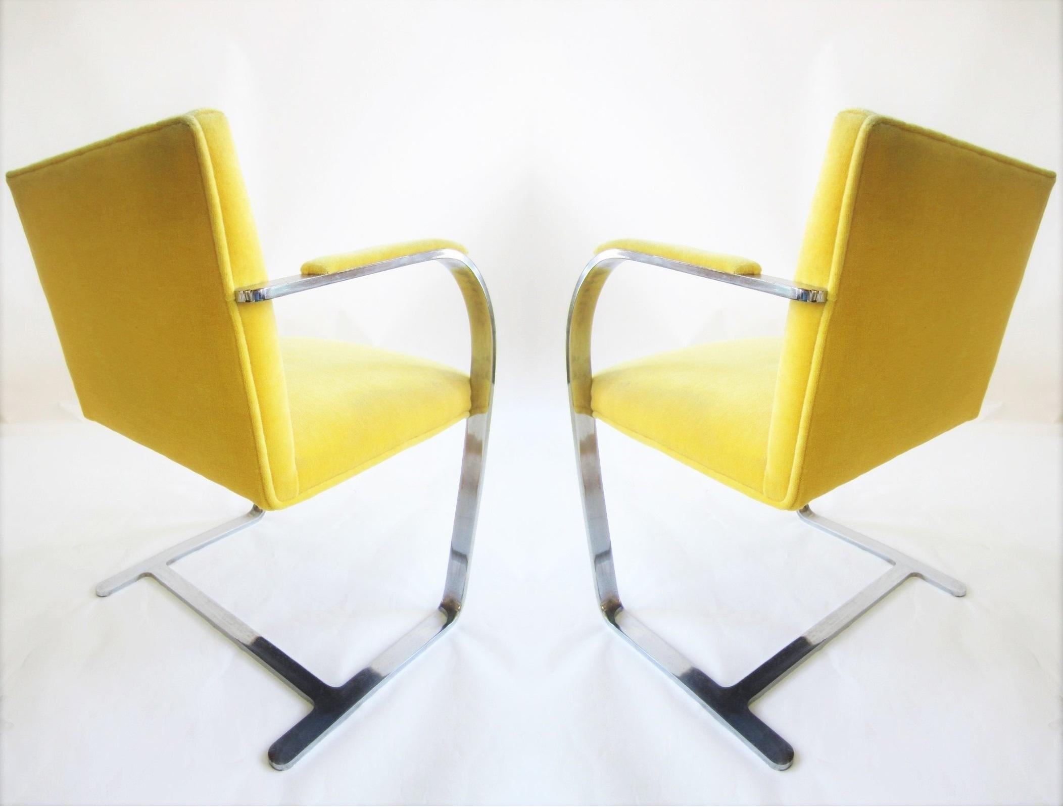 Mid-Century Modern Pair of Vintage Ludwig Mies van der Rohe Flat Bar Brno Chairs For Sale