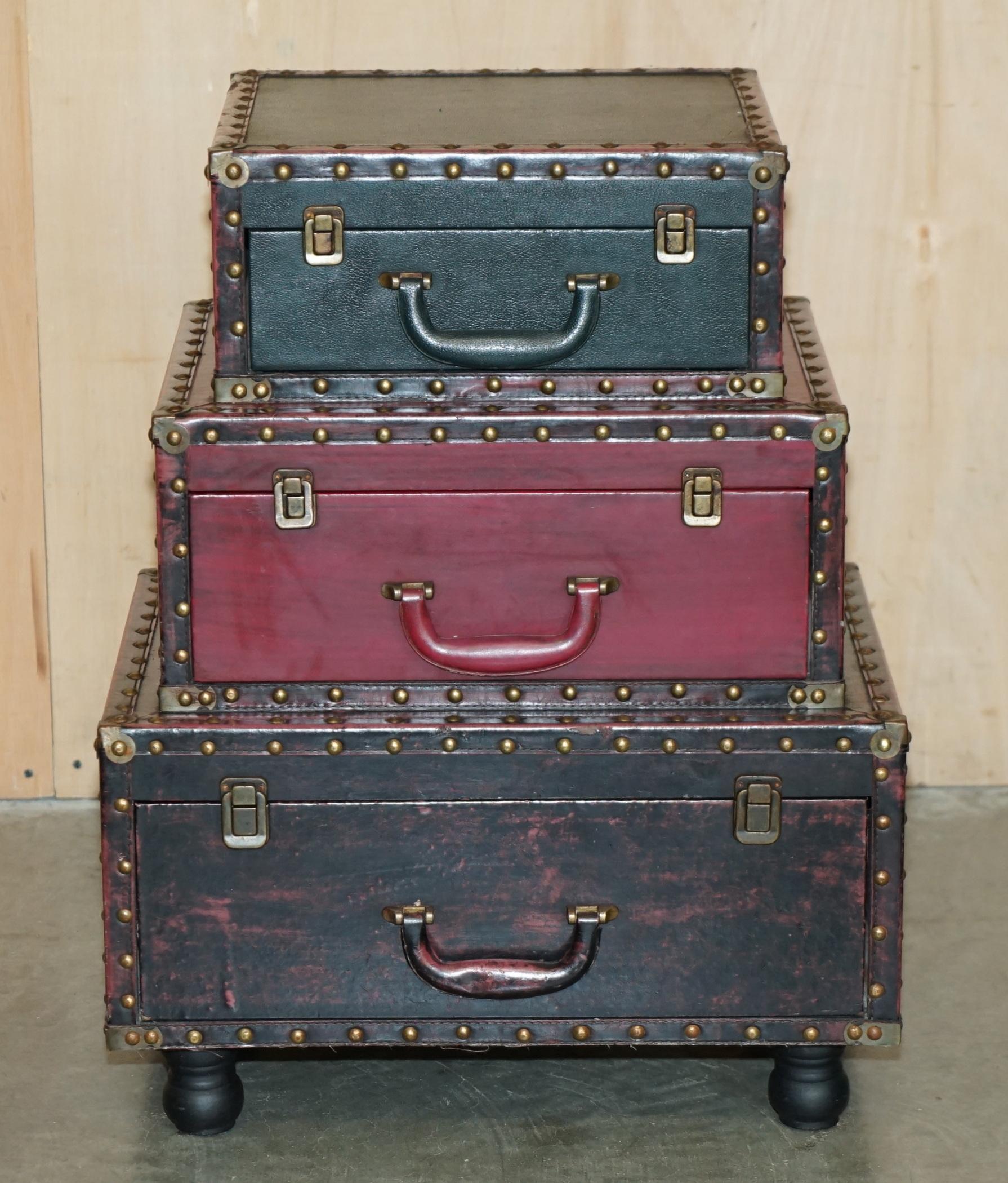 Mid-Century Modern Paire de raquettes de table vintage de style TRunk à dos nu et à côté en vente