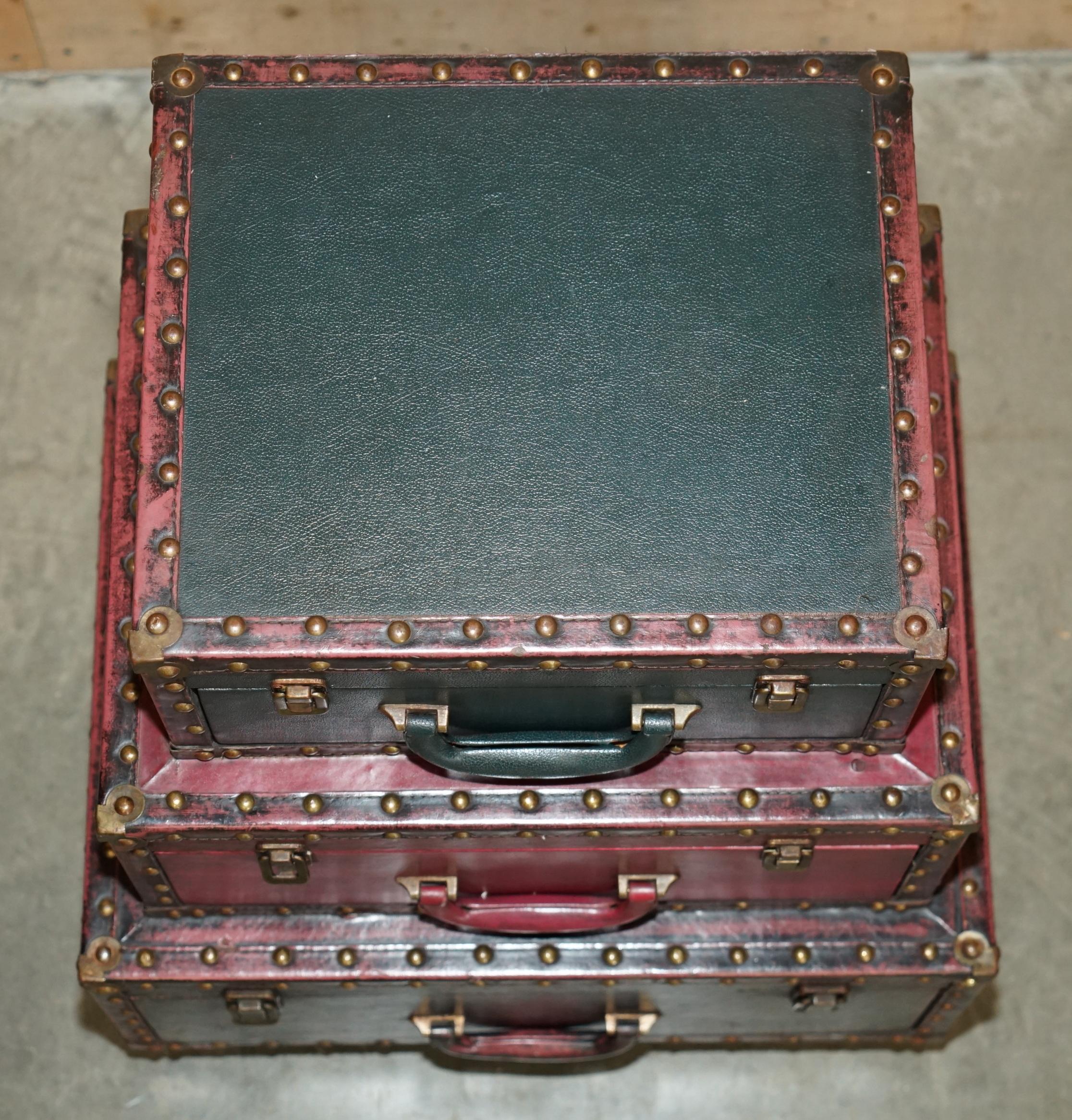 Fait main Paire de raquettes de table vintage de style TRunk à dos nu et à côté en vente