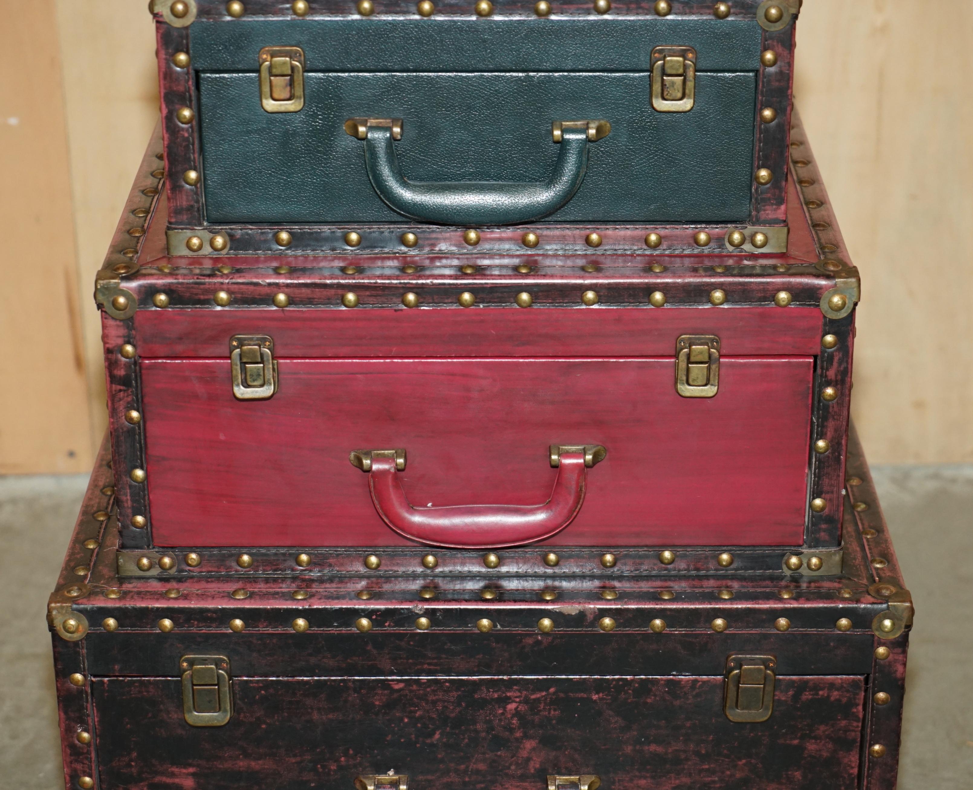 20ième siècle Paire de raquettes de table vintage de style TRunk à dos nu et à côté en vente