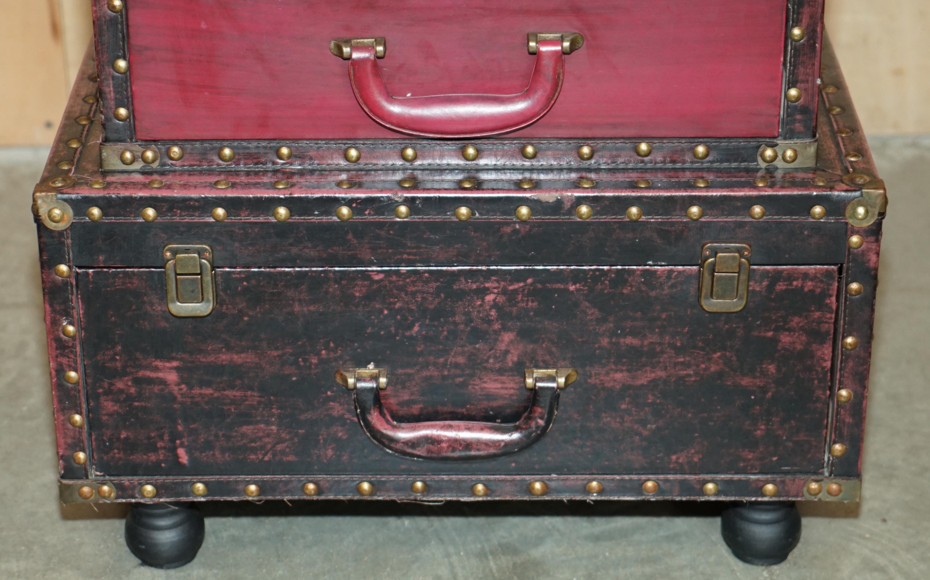 Bois Paire de raquettes de table vintage de style TRunk à dos nu et à côté en vente
