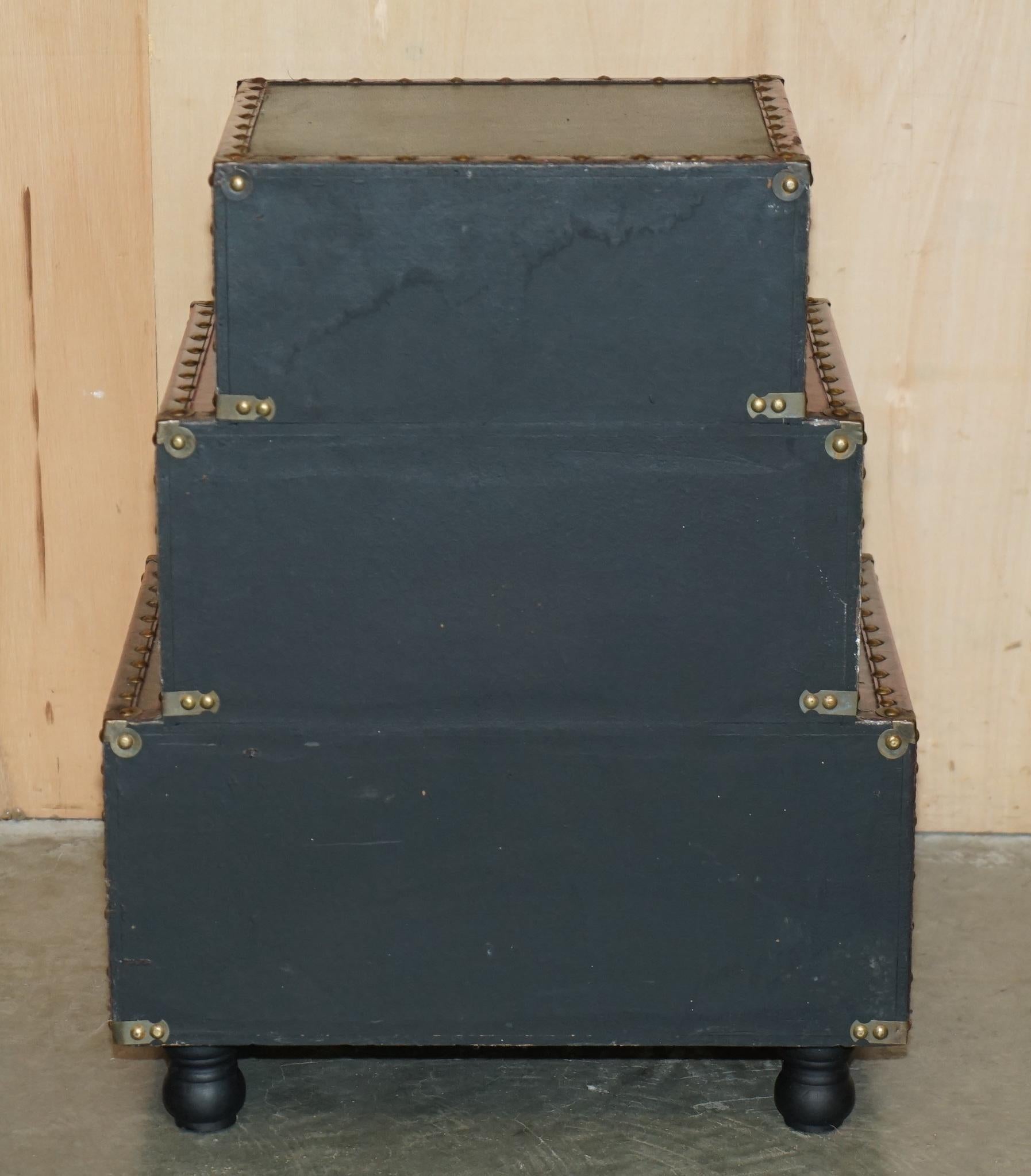 Paire de raquettes de table vintage de style TRunk à dos nu et à côté en vente 2