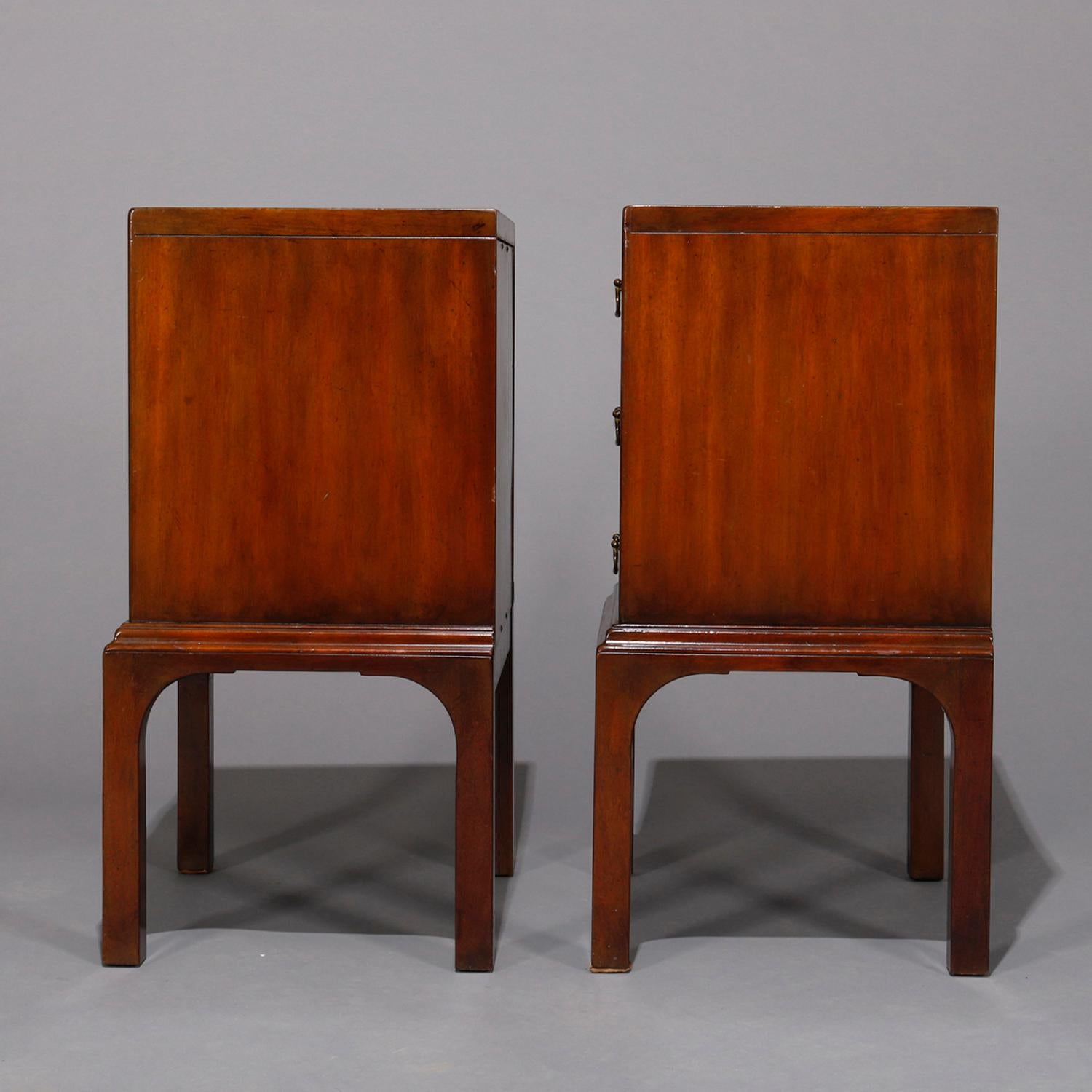 Pair of Vintage Mahogany Kittinger Chinese Chippendale Stands, circa 1950 In Good Condition In Big Flats, NY