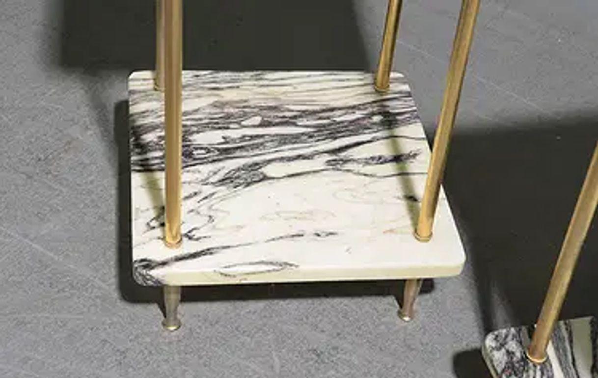 Pair of Vintage Maison Jansen Brass and Breccia Marble Side Tables en Bueno estado para la venta en Dallas, TX