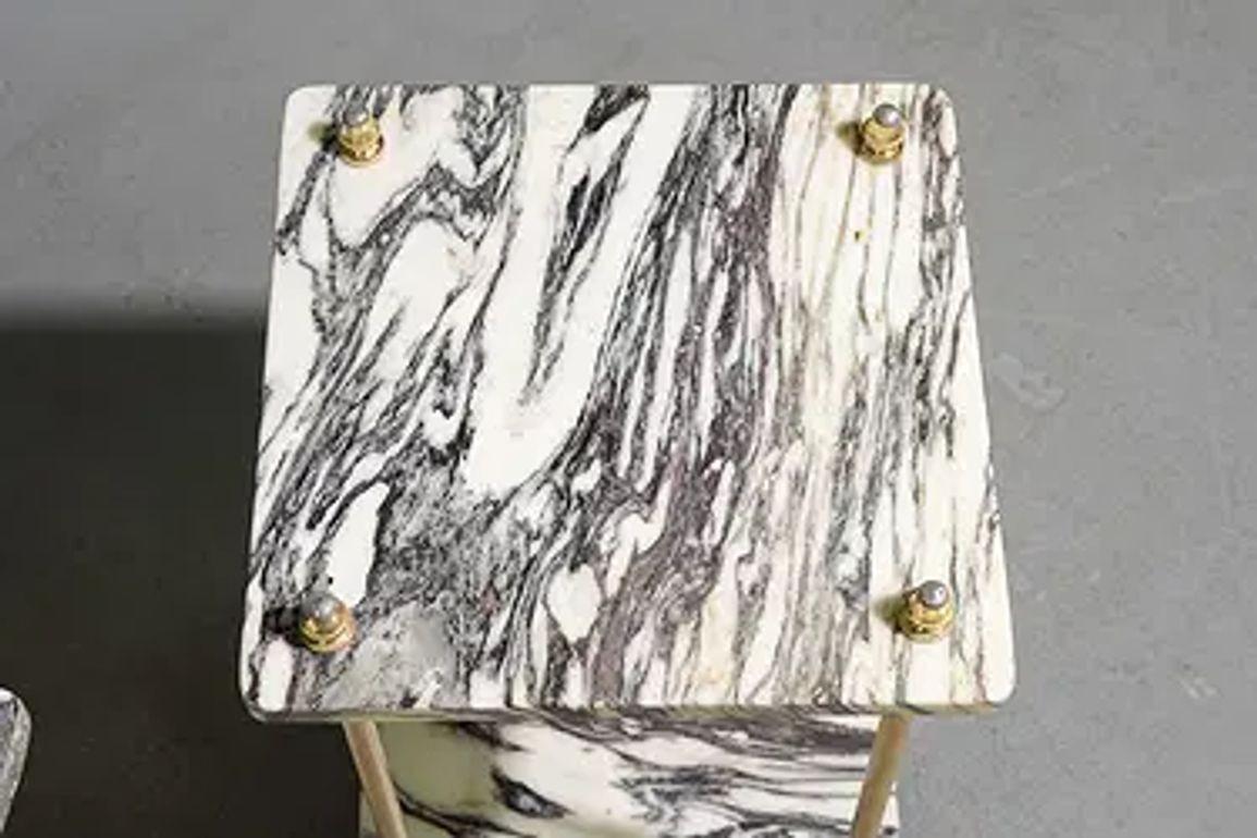 Pair of Vintage Maison Jansen Brass and Breccia Marble Side Tables siglo XX en venta