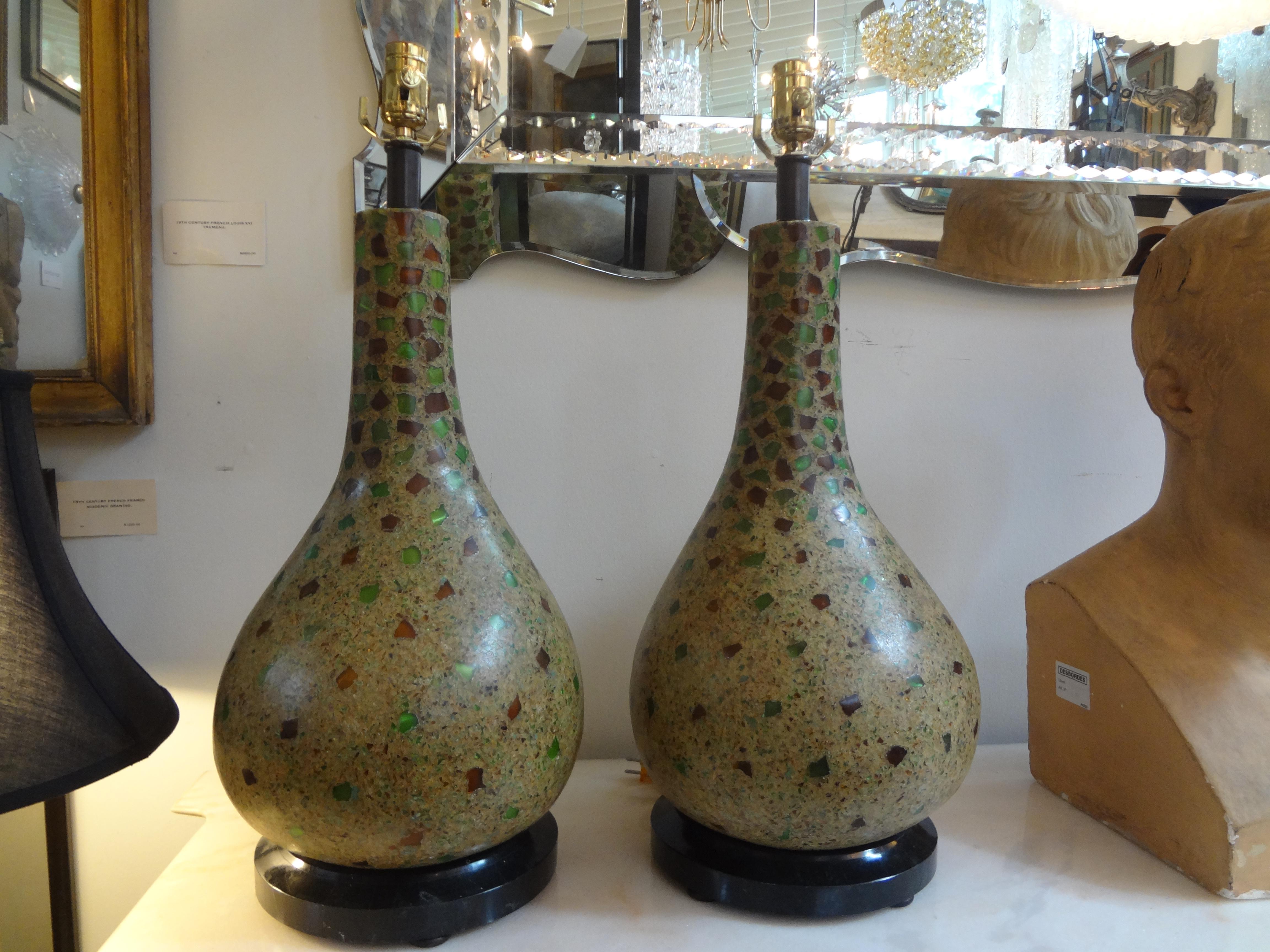 Paire de lampes vintage Maitland Smith sur socle en pierre tessellée en vente 4