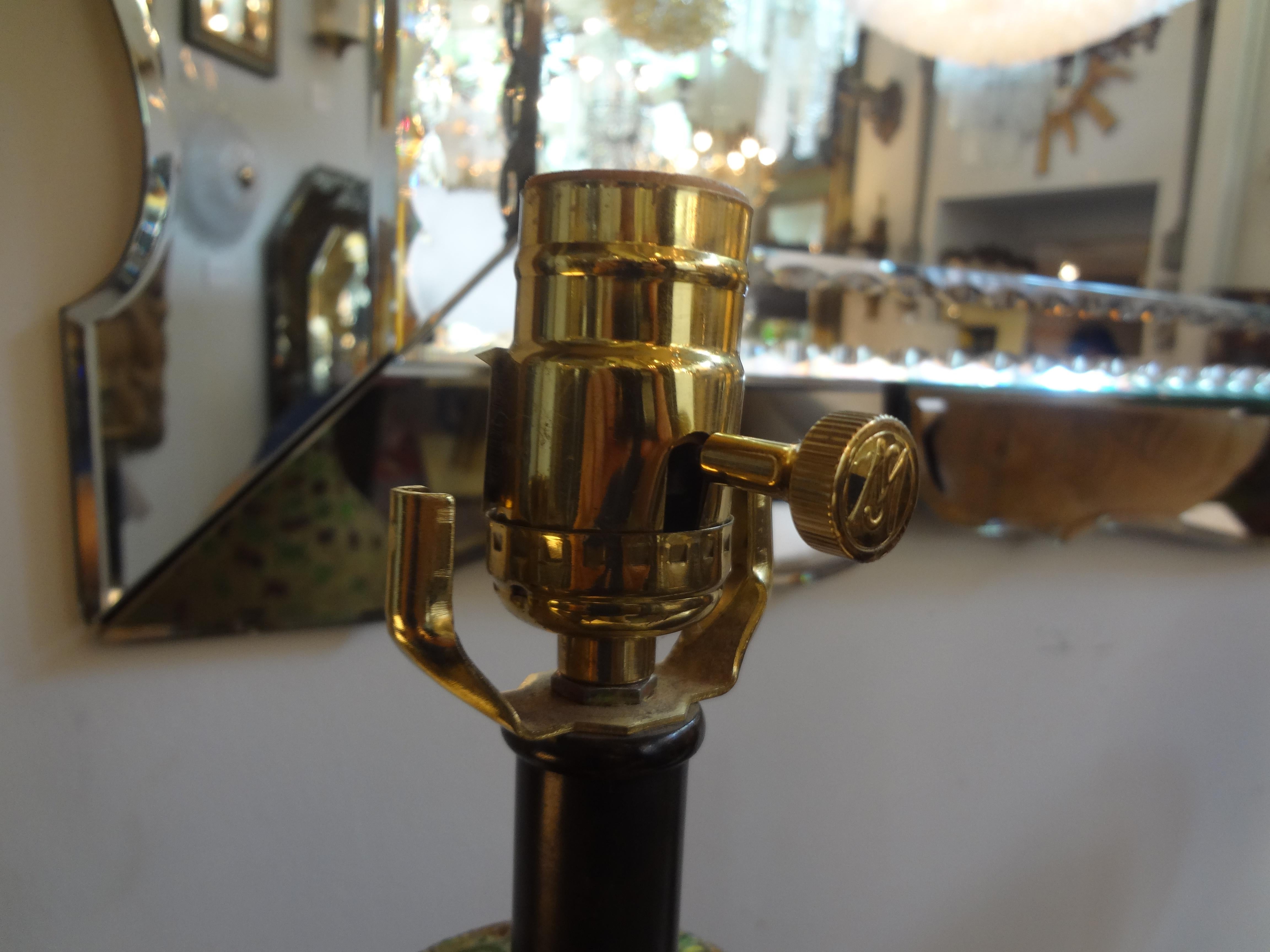 Résine Paire de lampes vintage Maitland Smith sur socle en pierre tessellée en vente
