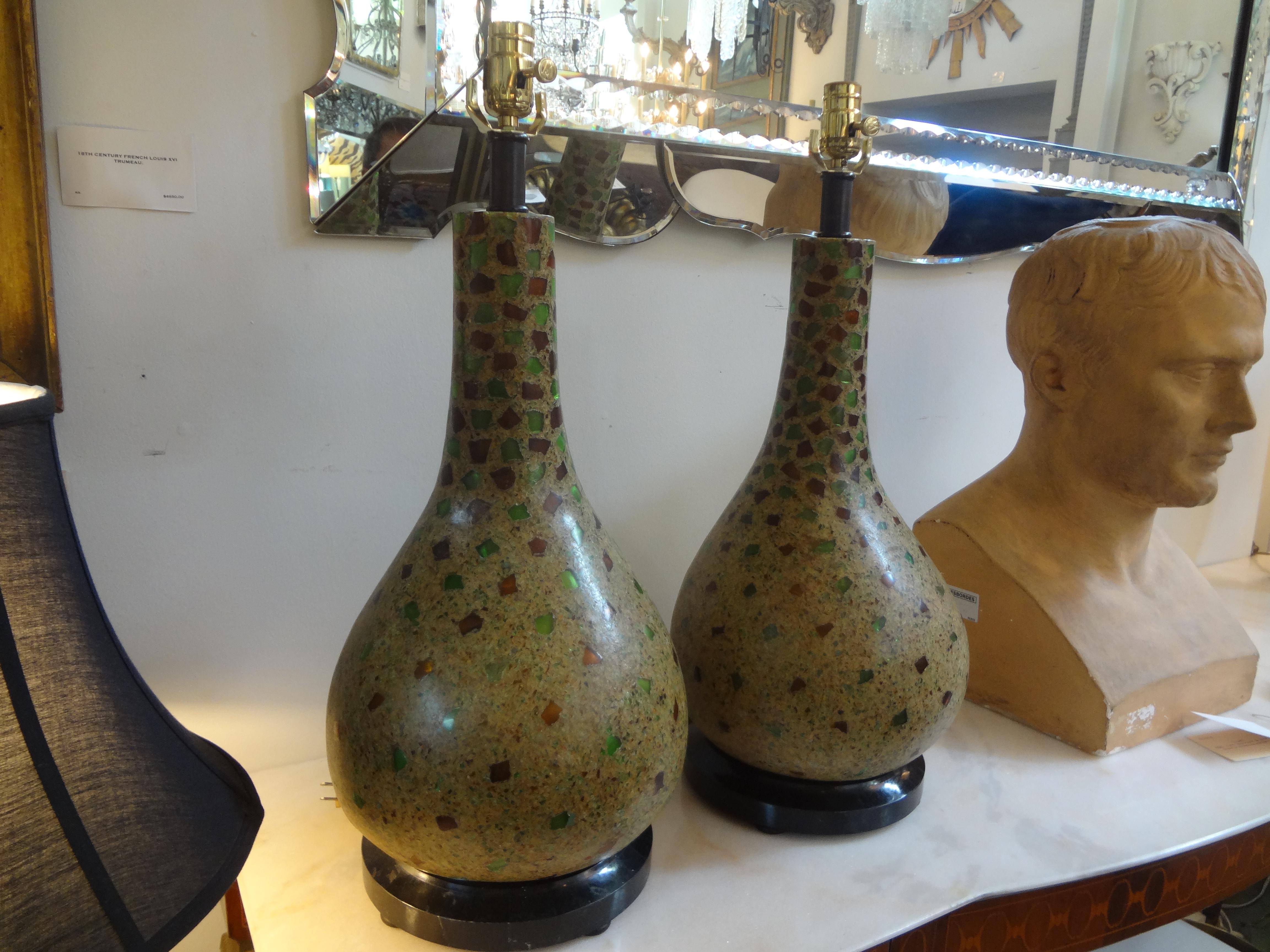 Paire de lampes vintage Maitland Smith sur socle en pierre tessellée en vente 2