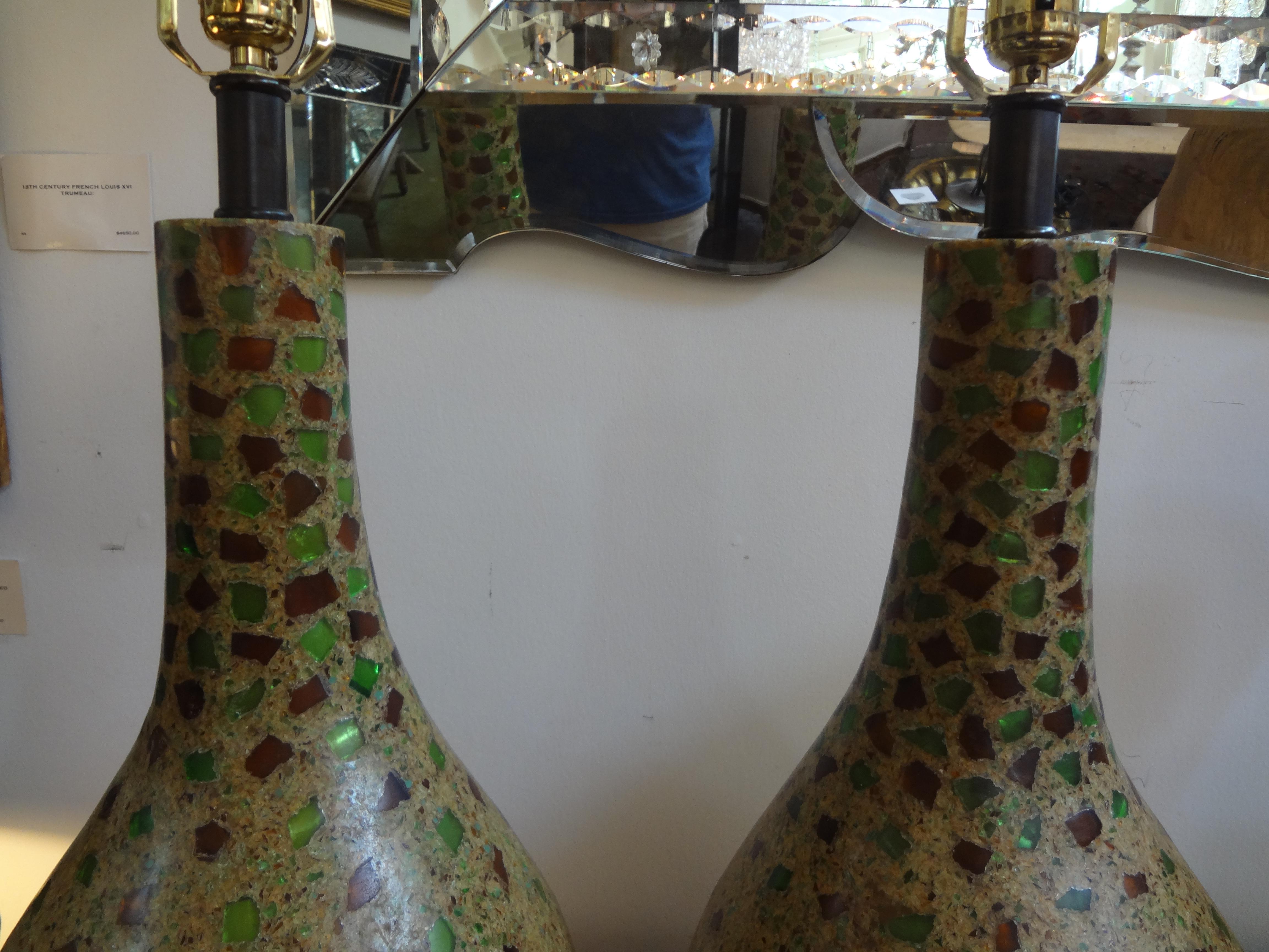 Paire de lampes vintage Maitland Smith sur socle en pierre tessellée en vente 3