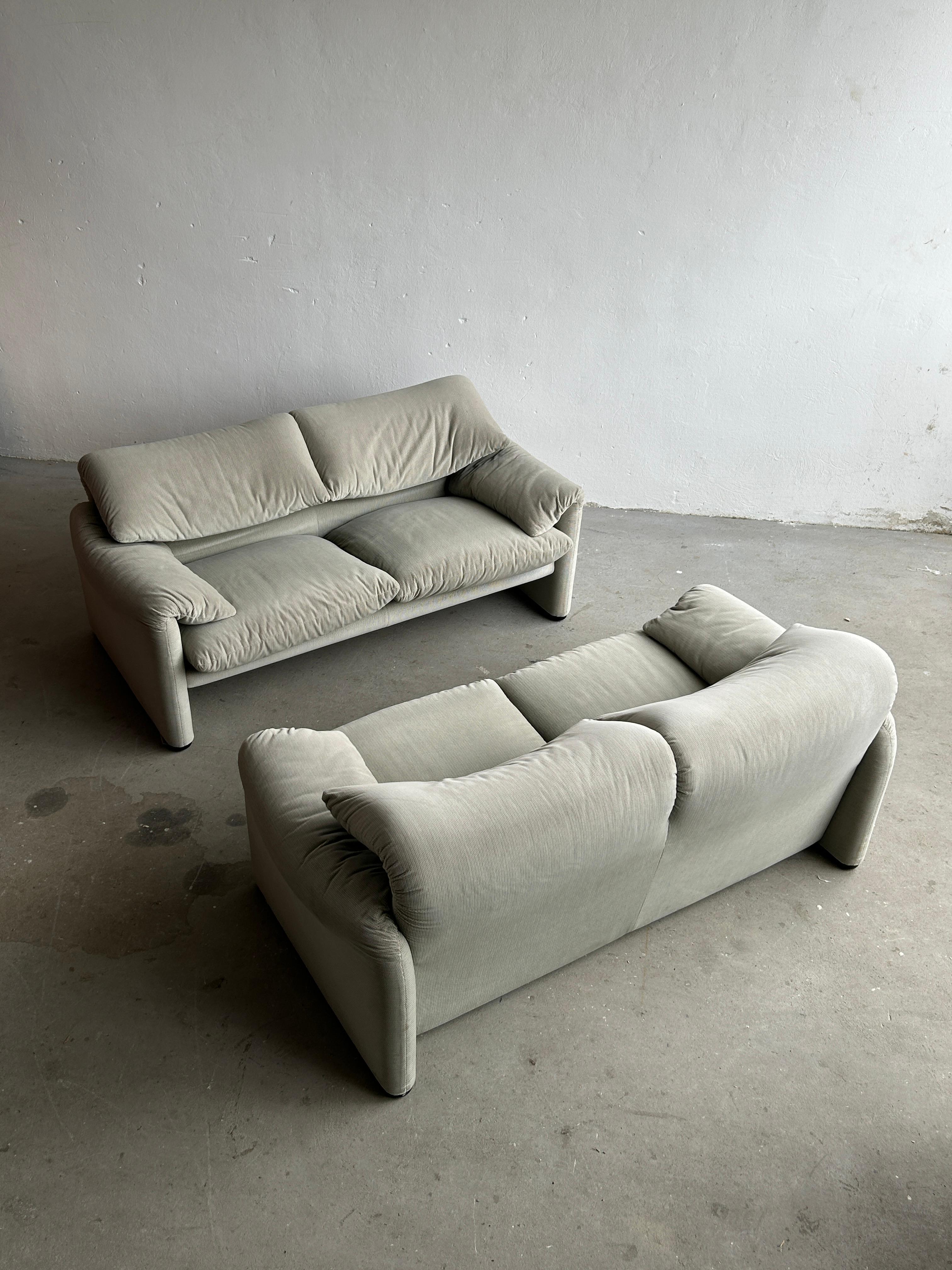 Mid-Century Modern Pair of Vintage 'Maralunga' Two-Seater Sofas, Vico Magistretti for Cassina, 1970