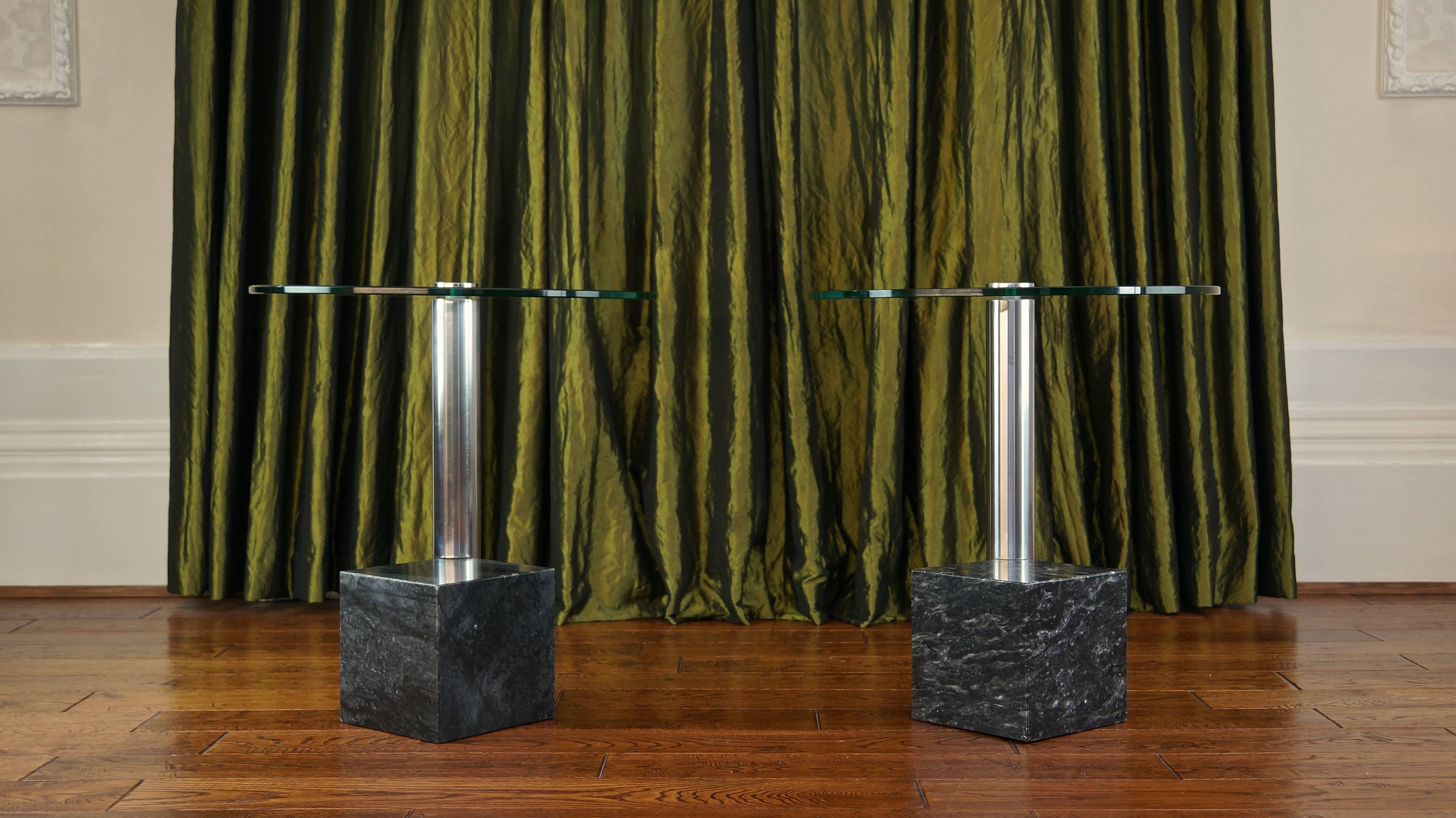 A pair of marble and glass HK2 side tables designed by Hank Kwint for Dutch makers Metaform dating from the 1980s.

These tables offer a clean, modern look and offer versatility due to the change in appearance depending on the position of the