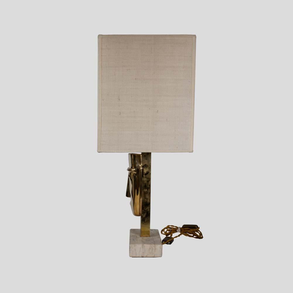 Paire de design italien  Lampes de table masques laiton moulé travertin  Base en marbre  en vente 5