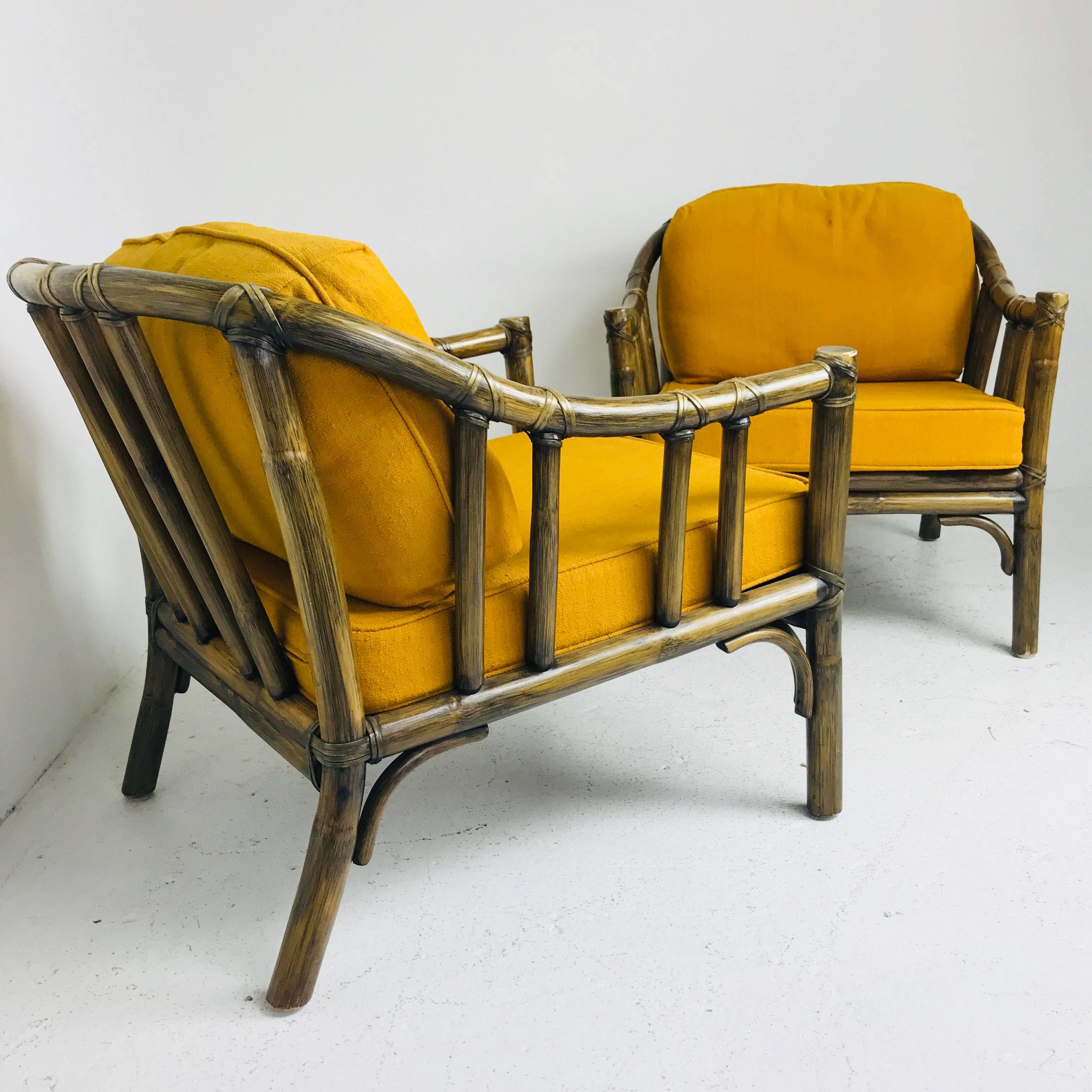 Paar Vintage McGuire Lounge Stühle (20. Jahrhundert)