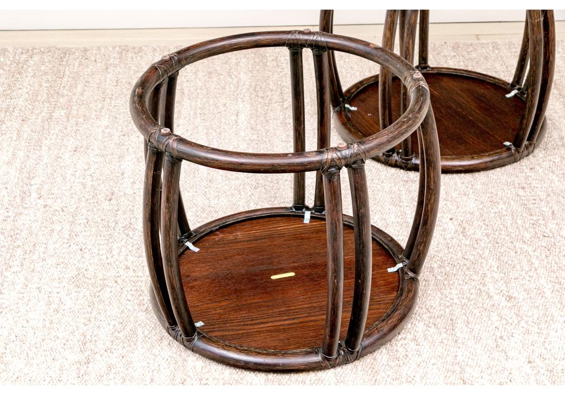 XX secolo Coppia di tavolini in rattan McGuire d'epoca a forma di tamburo in vendita