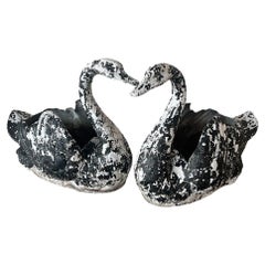 Pareja de cisnes vintage de metal para macetas de jardín