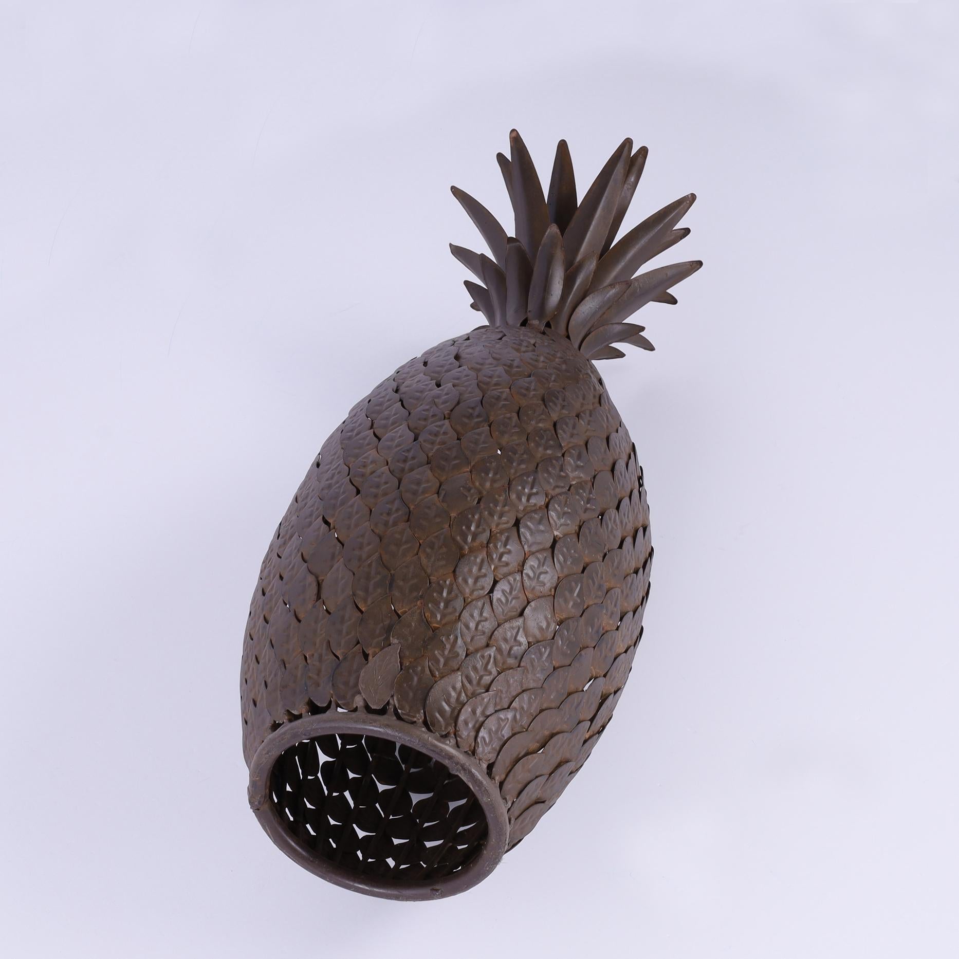 Pareja de esculturas vintage de piña de metal Metal en venta