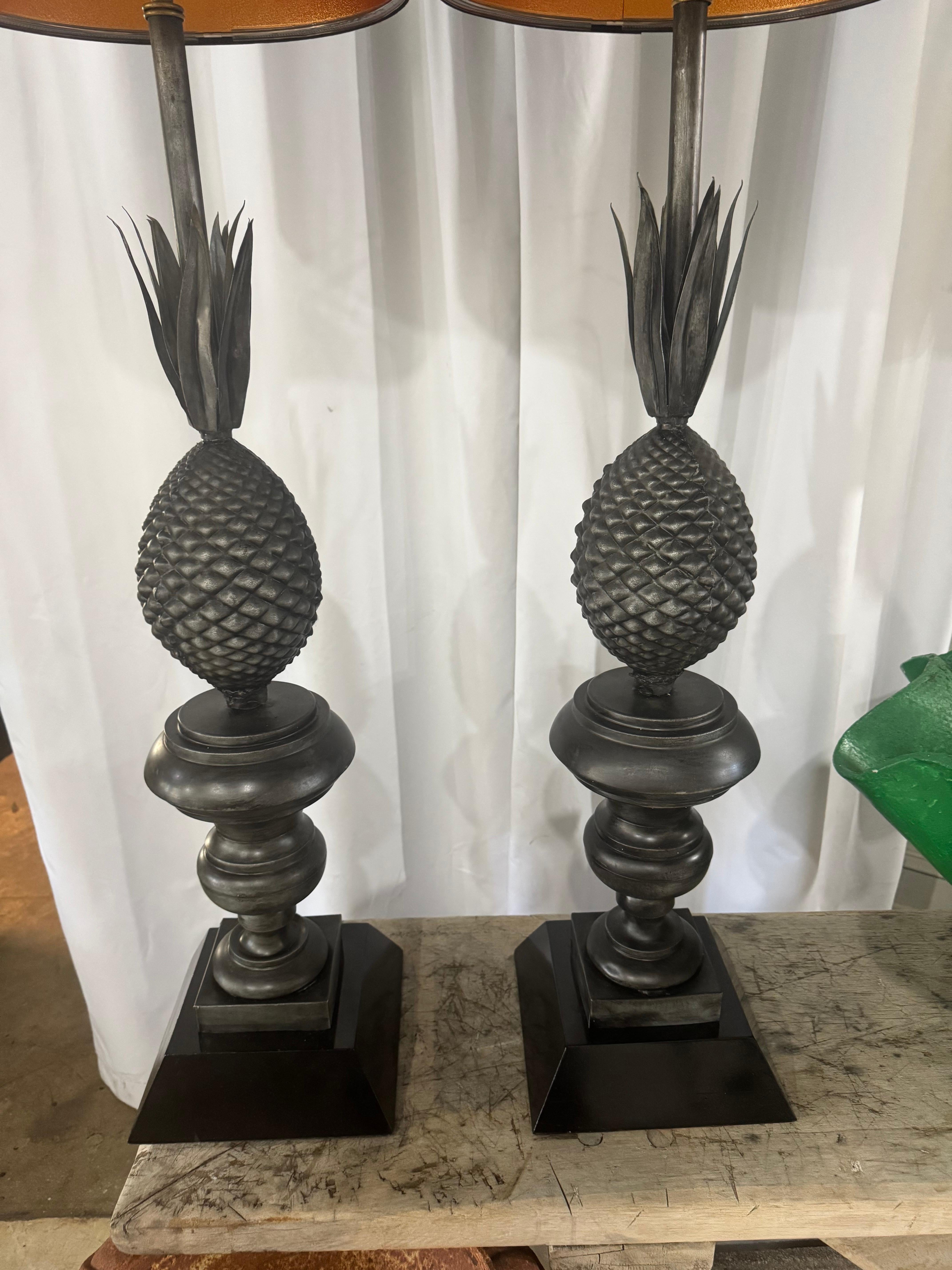 Zinc Paire de lampes de table ananas en métal - Style néoclassique orné en vente