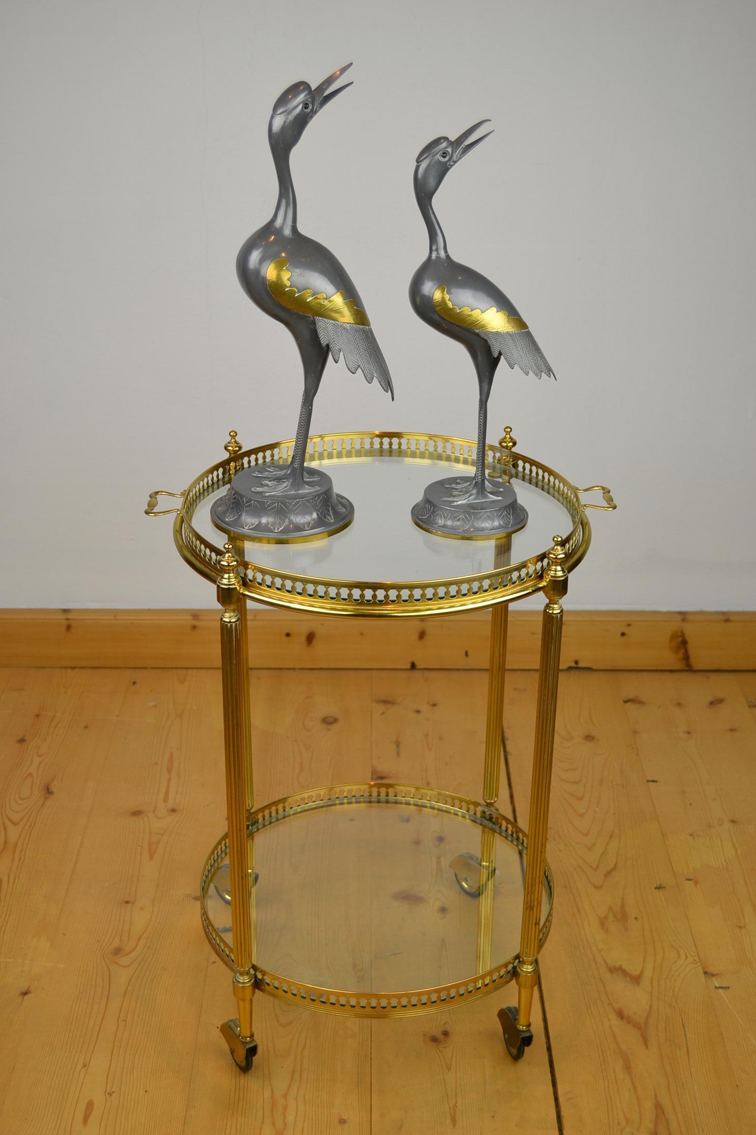 Stylish set of 2 vintage metal with brass bird sculptures - Heron Sculptures from the 1970s. These animal sculptures are beautiful decorative objects with a touch of golden details. They are in good condition with minor superficial scratches in