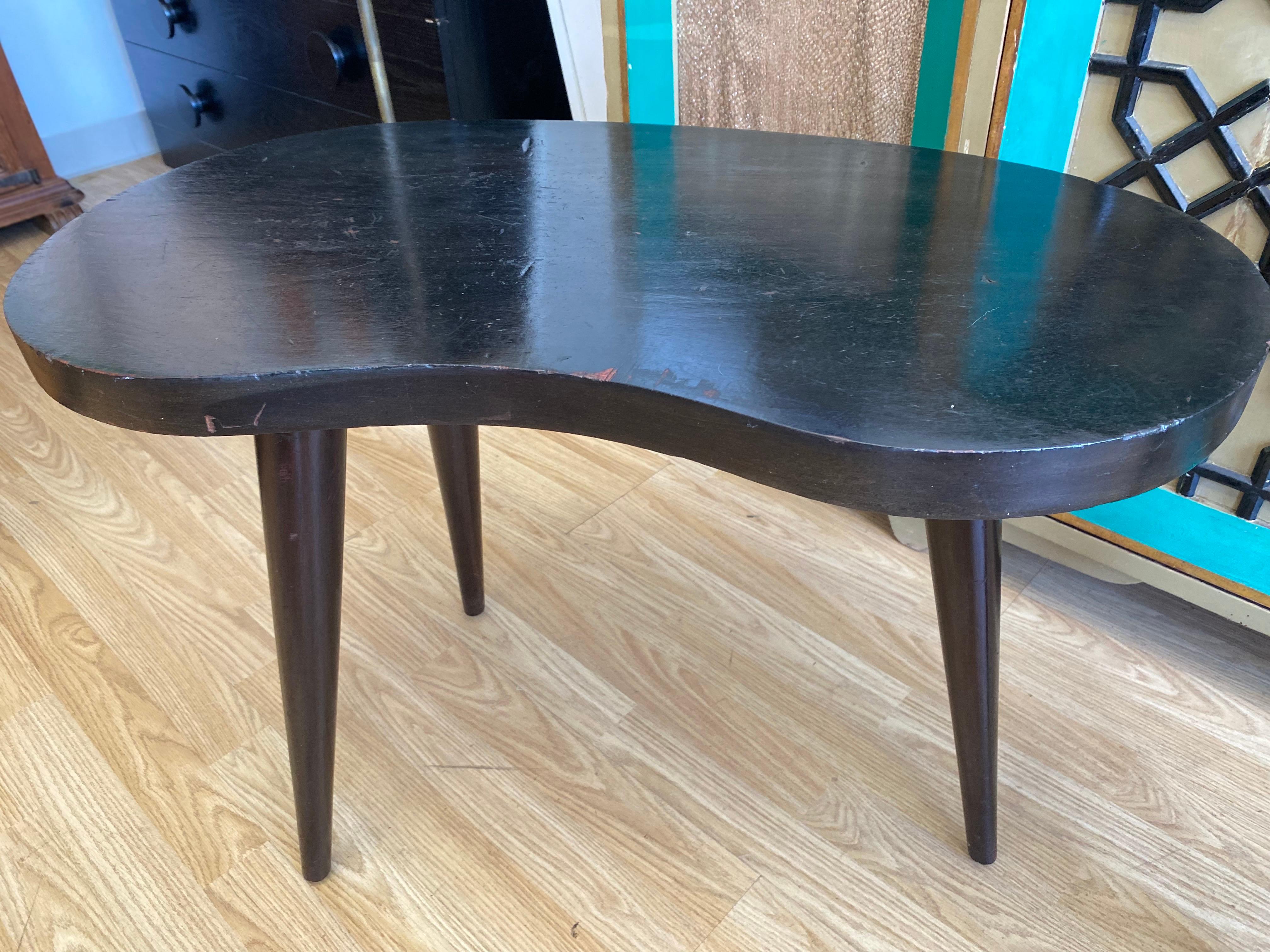 Pareja de mesas auxiliares mexicanas vintage con forma de riñón, circa años 60 en Bueno estado para la venta en San Antonio, TX