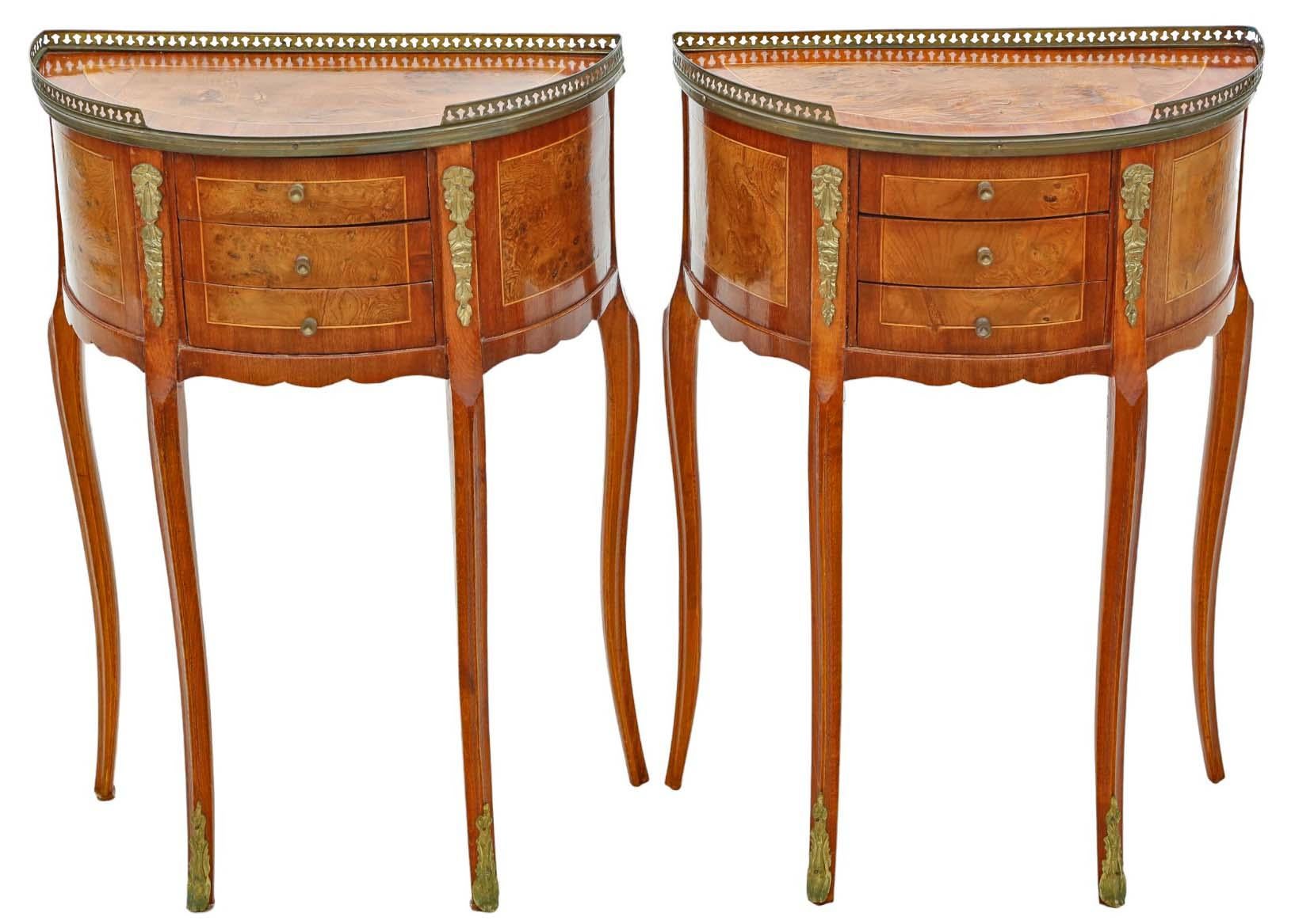 Presenting a Pair of Vintage Mid-20th Century Burr Elm or Walnut Bedside Tables Nightstands.

These exquisite pieces boast no loose joints or woodworm, and the drawers slide freely. Decorative in nature, they feature breathtaking veneers that exude