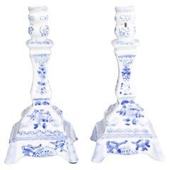 Pareja de candeleros florales vintage de mediados del siglo XX estilo Delft