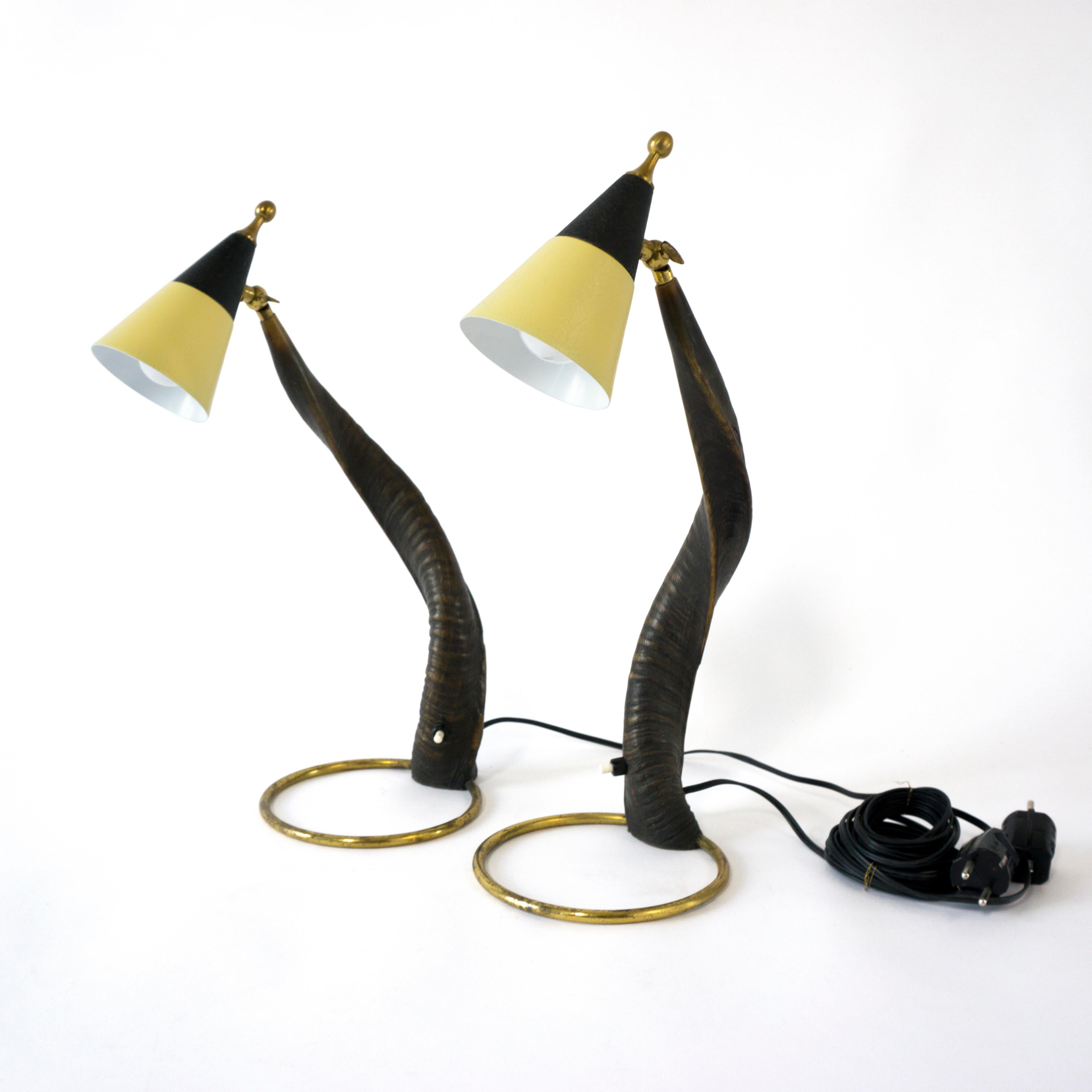  Pair of Vintage Mid Century 1950s Horn & Brass Bedside Table Lamps For Sale 7