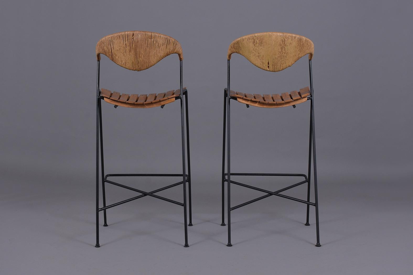 Pair of Vintage Mid-Century Bar Stools In Good Condition In Los Angeles, CA
