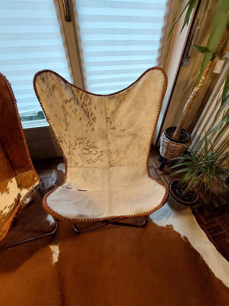 Pair of Vintage Mid-Century Butterfly Armchairs, Cowhide and Platted Aluminum In Good Condition In Cuneo, Italy (CN)