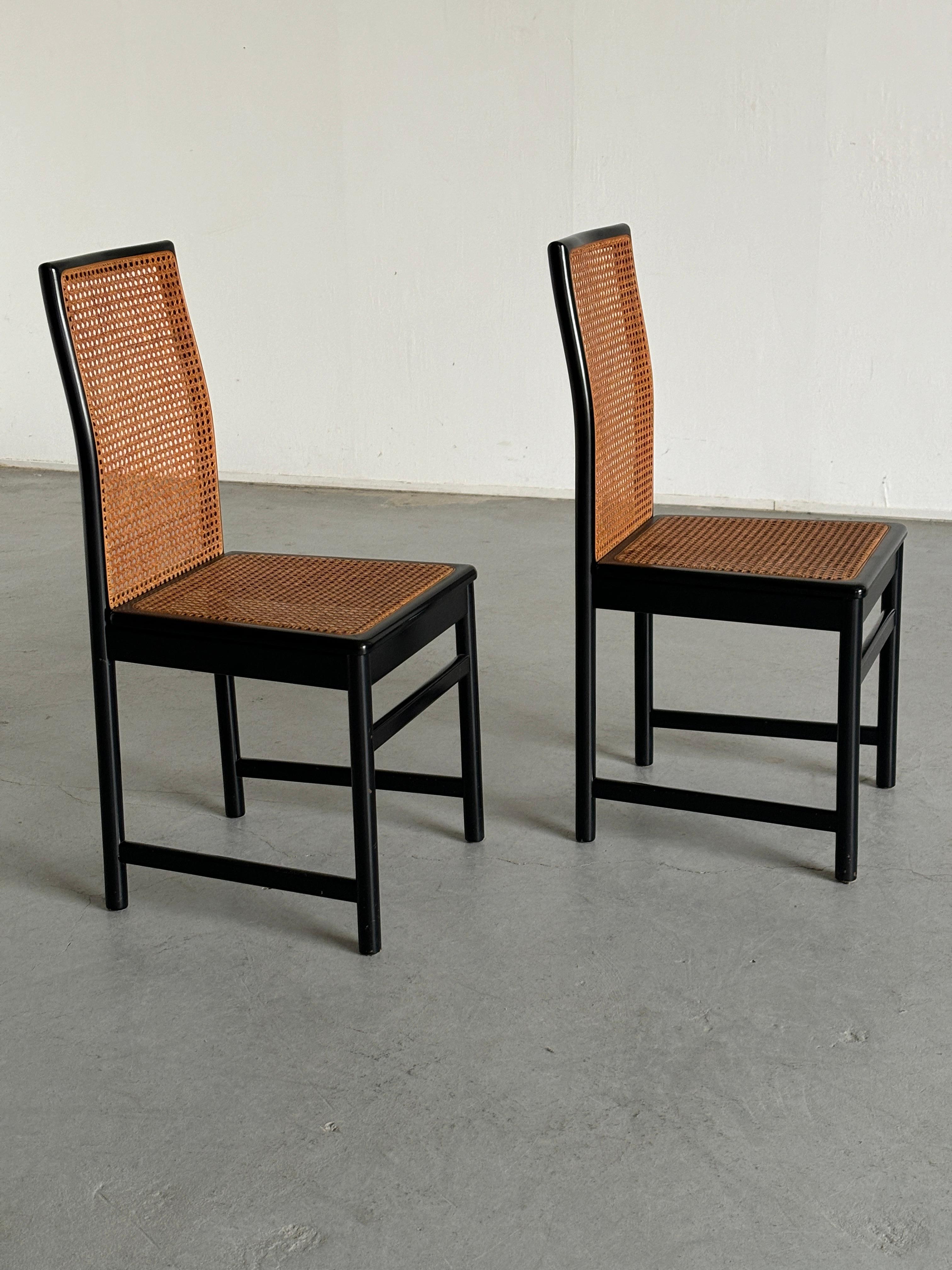 Pair of Vintage Mid-Century Dining Chairs in Black Lacquered Wood & Cane, Italy In Good Condition For Sale In Zagreb, HR