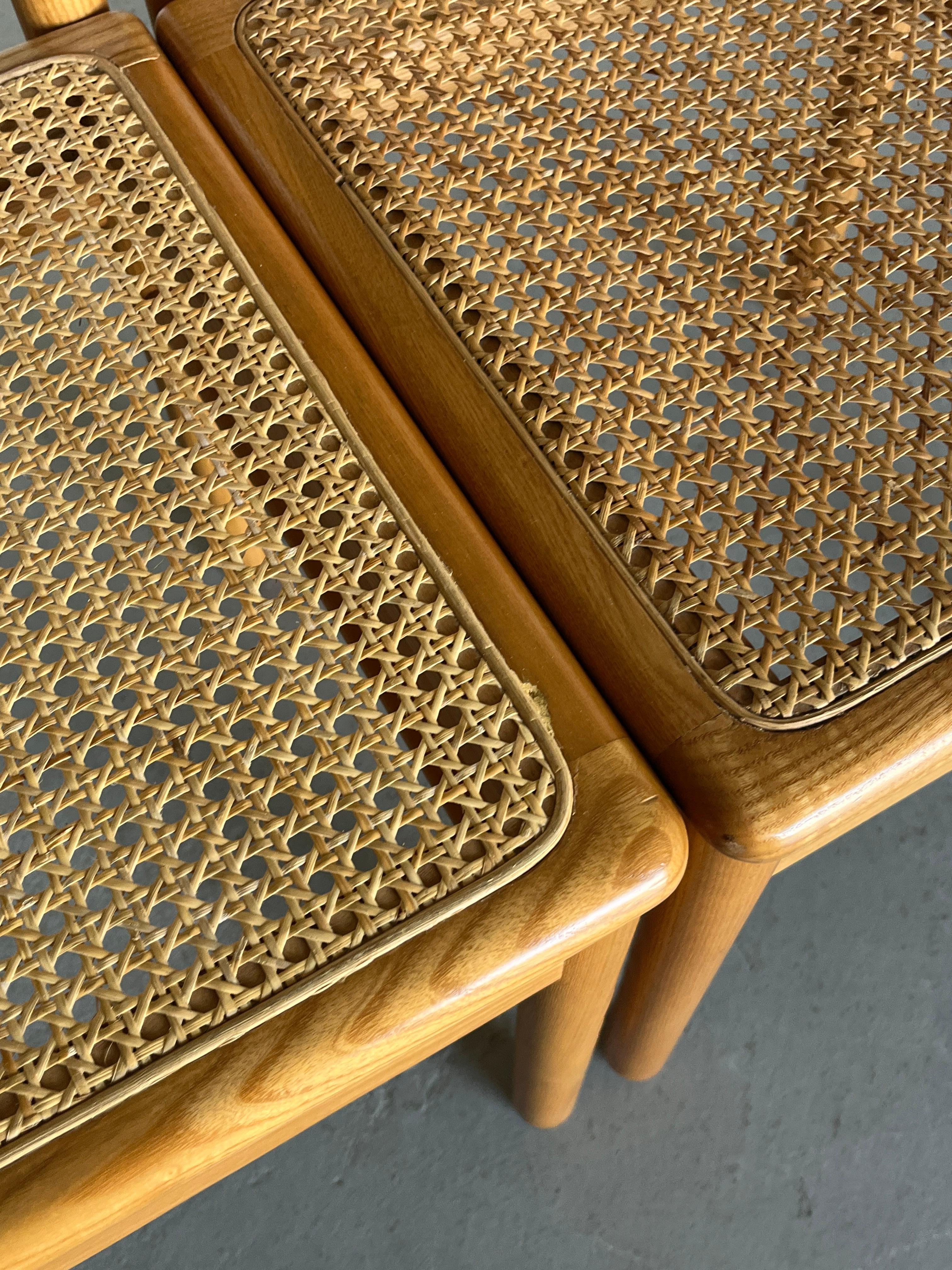 Paire de chaises de salle à manger du milieu du siècle dernier en bois laqué et rotin, Italie, années 80 en vente 5