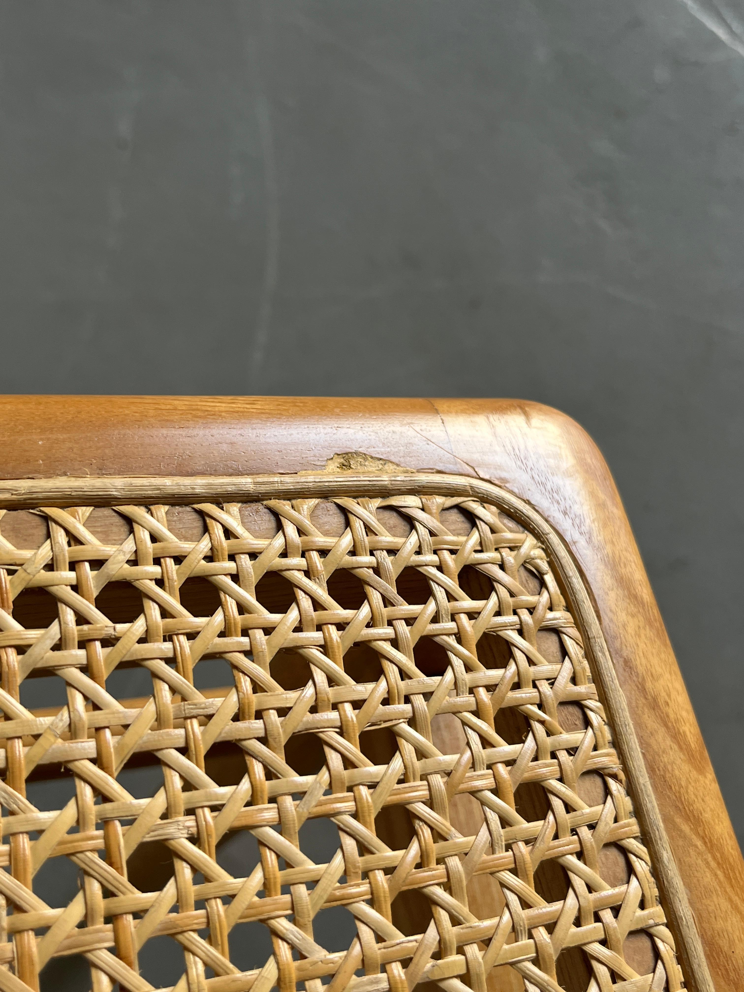 Paire de chaises de salle à manger du milieu du siècle dernier en bois laqué et rotin, Italie, années 80 en vente 8