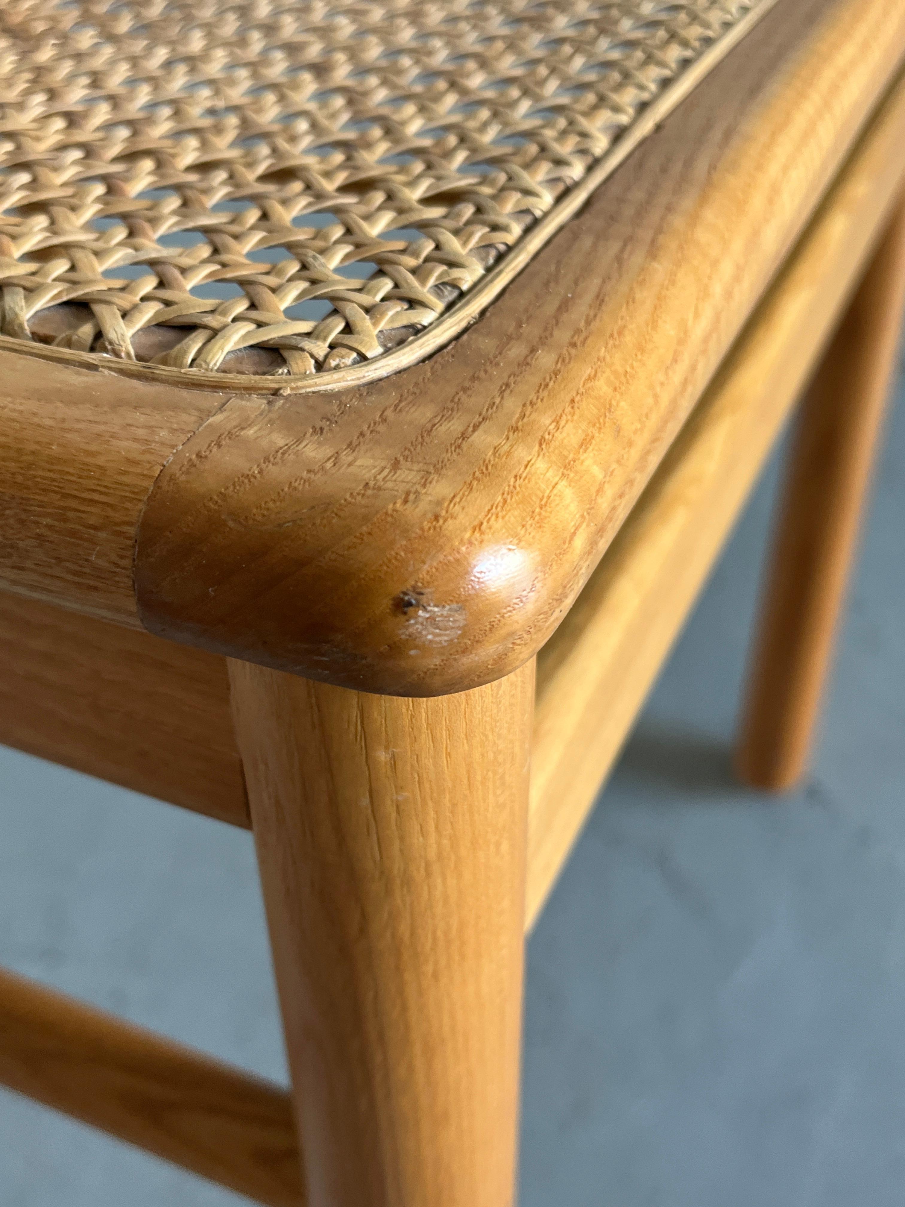 Paire de chaises de salle à manger du milieu du siècle dernier en bois laqué et rotin, Italie, années 80 en vente 10